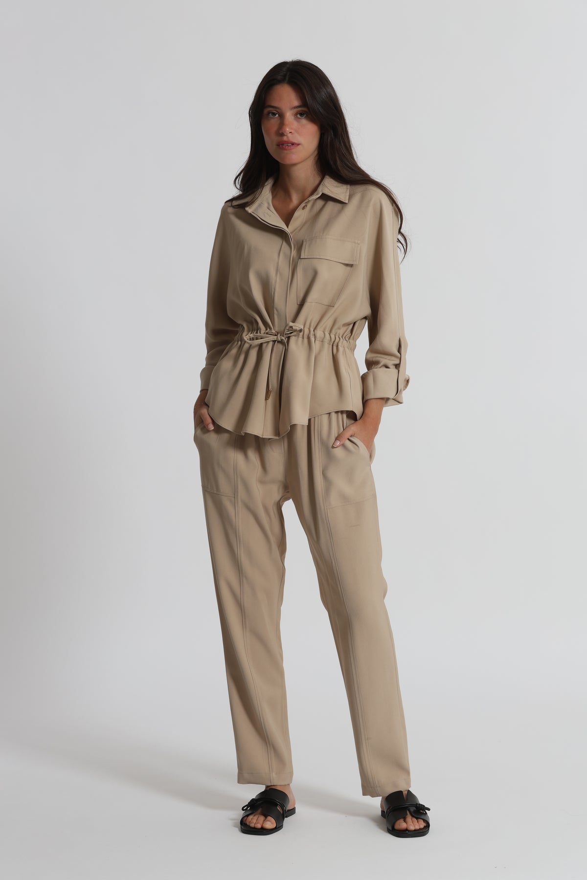 CAMICIA CON CINTURINO REGOLABILE