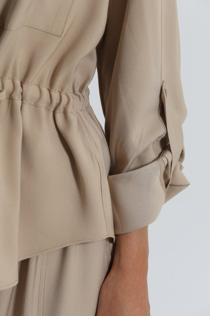 CAMICIA CON CINTURINO REGOLABILE