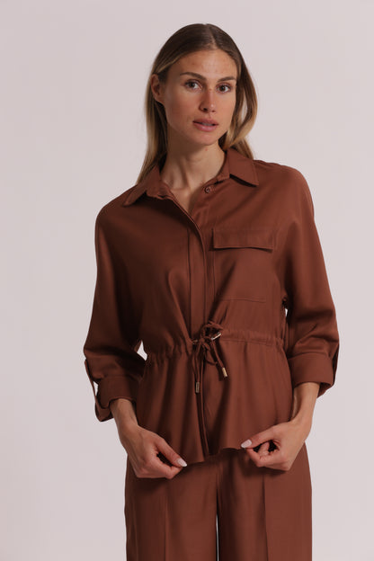 CAMICIA CON CINTURINO REGOLABILE