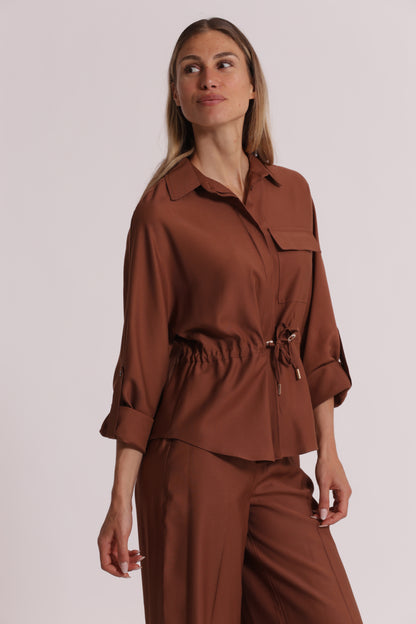 CAMICIA CON CINTURINO REGOLABILE
