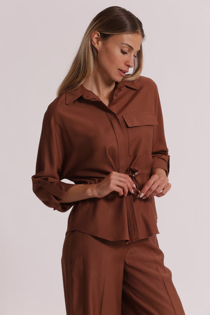 CAMICIA CON CINTURINO REGOLABILE