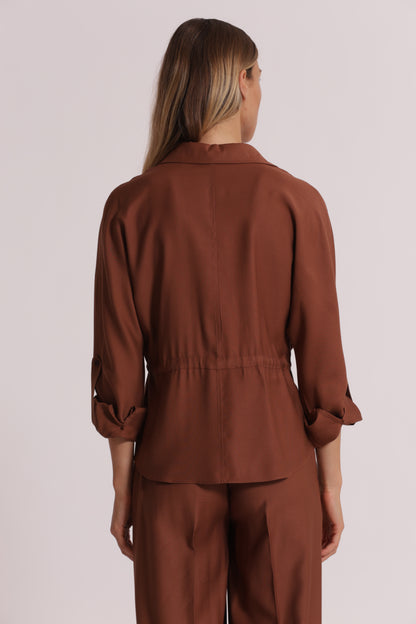 CAMICIA CON CINTURINO REGOLABILE