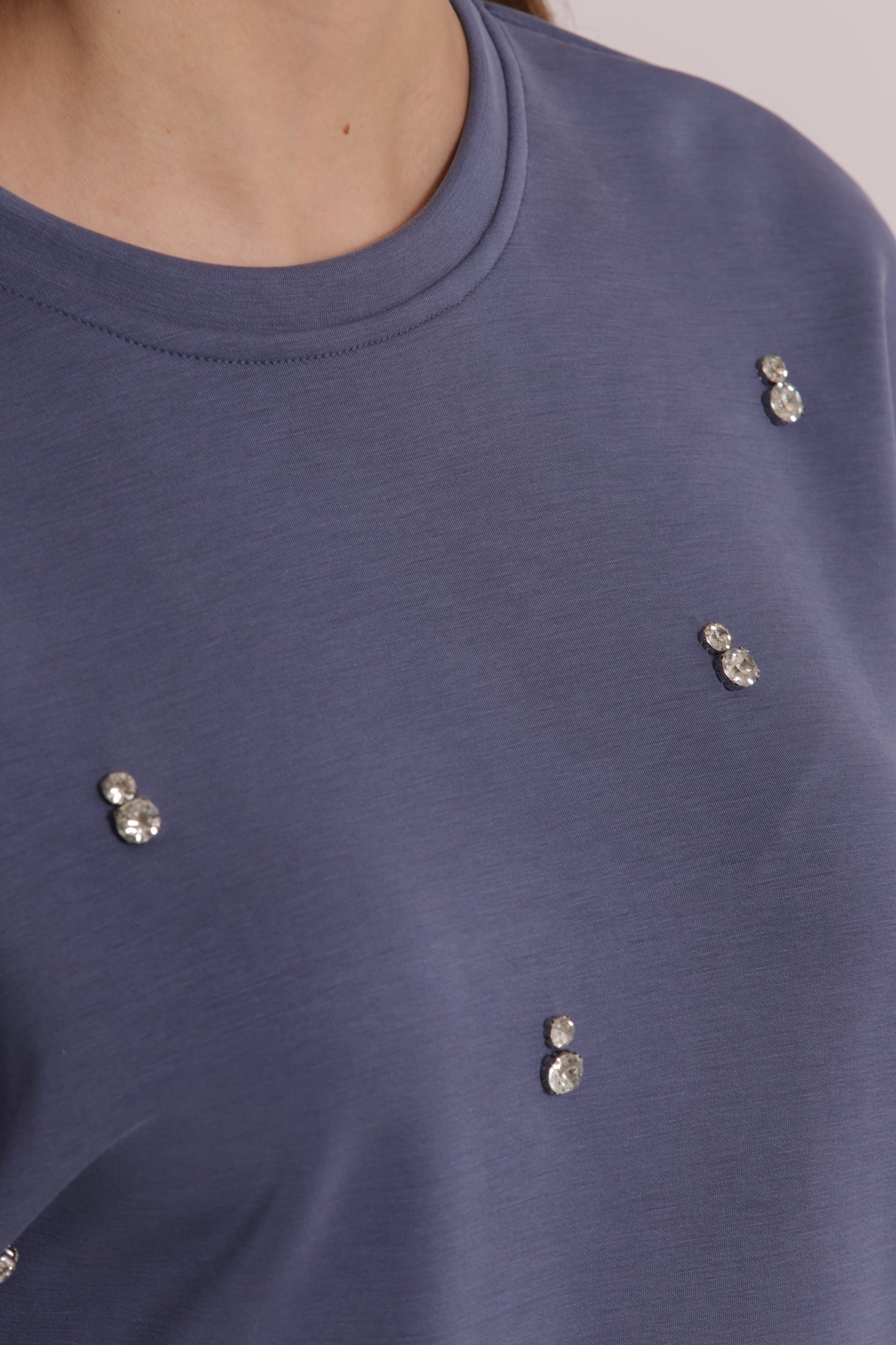 MAGLIA IN FELPA CON DETTAGLI GIOIELLO