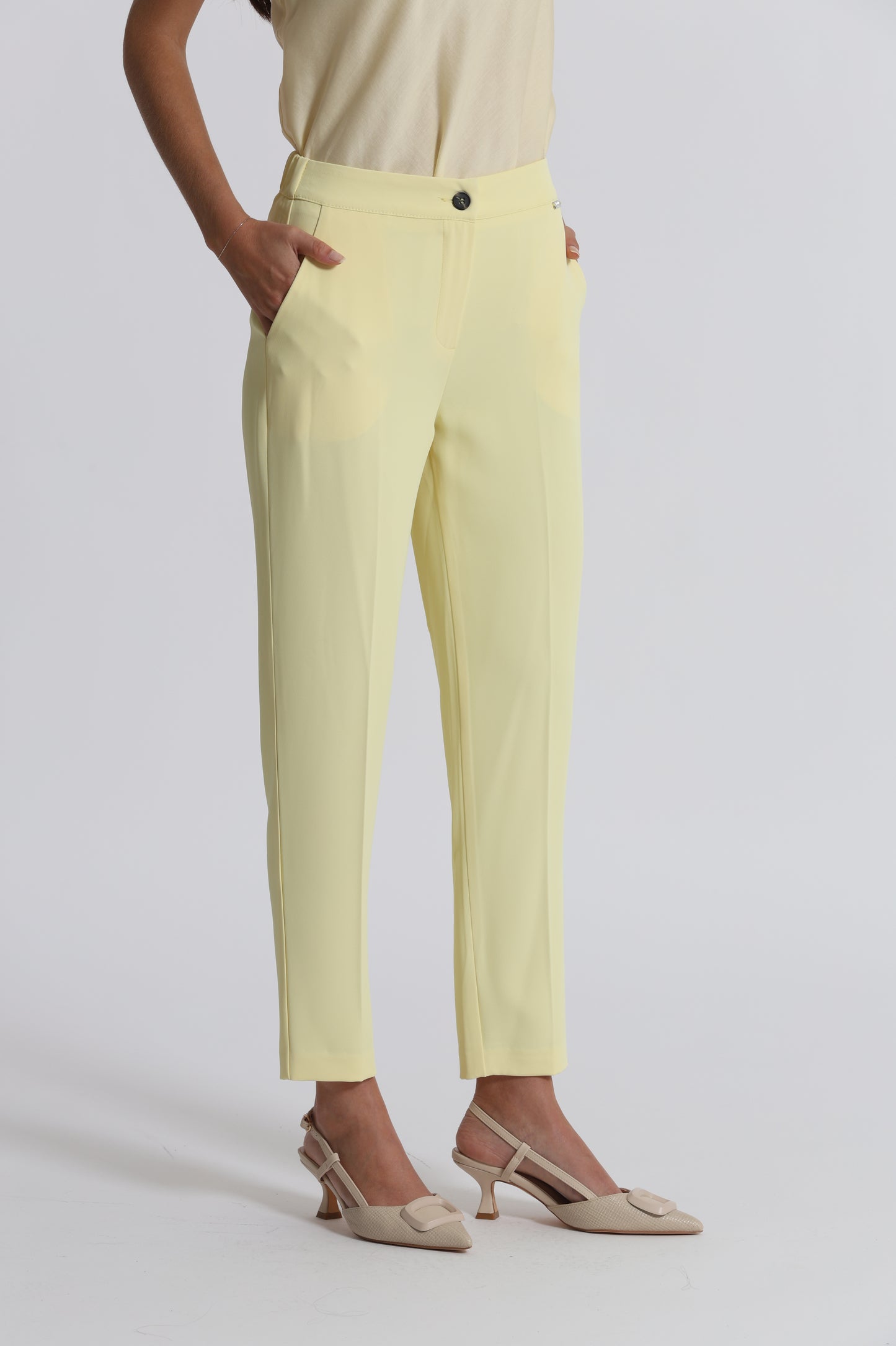 PANTALONE CON ELASTICO IN VITA