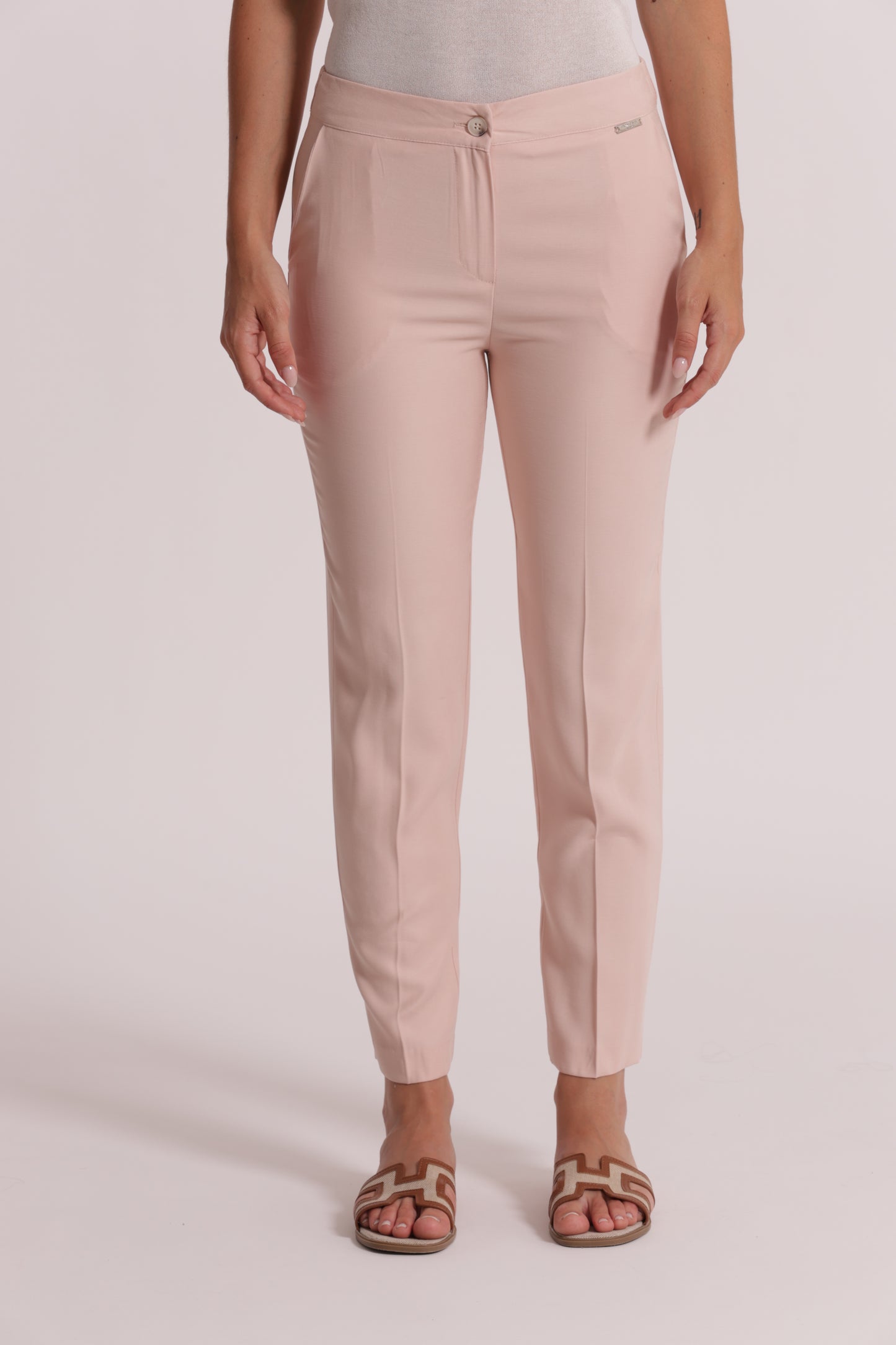 PANTALONE SIGARETTA CON ELASTICO DIETRO
