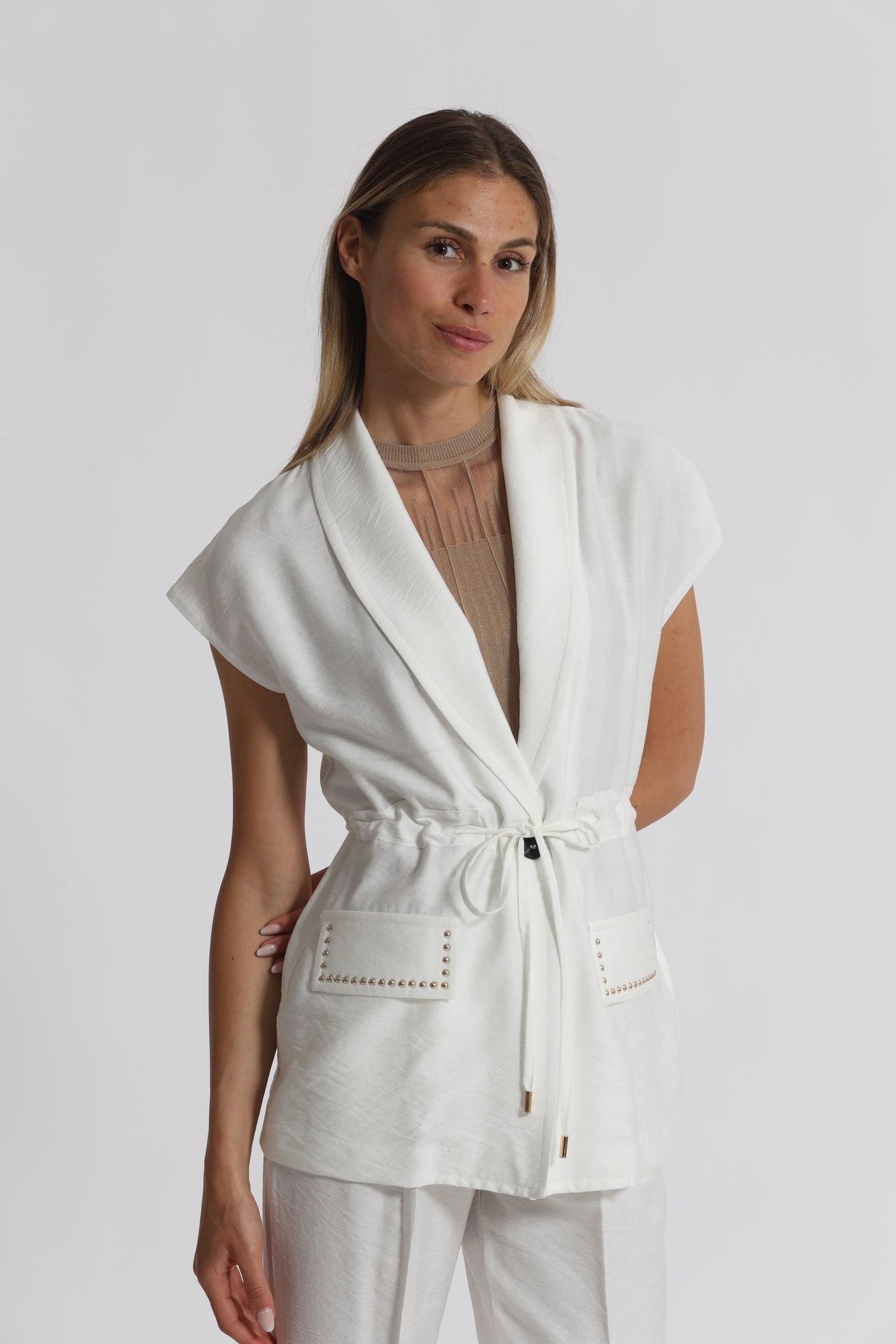 GIACCA CON DETTAGLIO BORCHIE