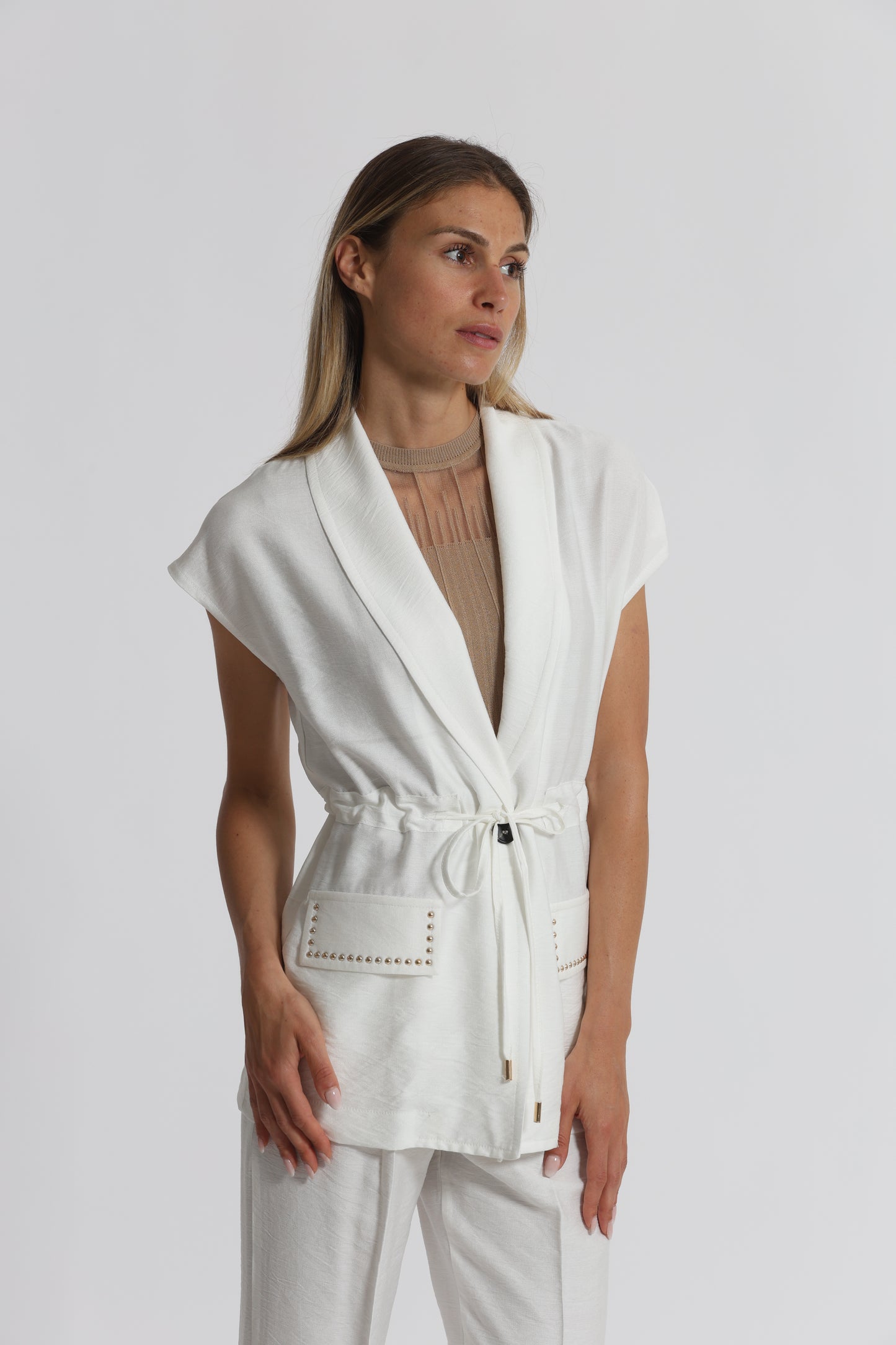 GIACCA CON DETTAGLIO BORCHIE