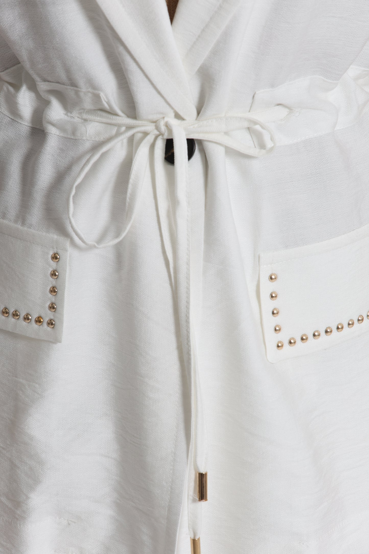 GIACCA CON DETTAGLIO BORCHIE