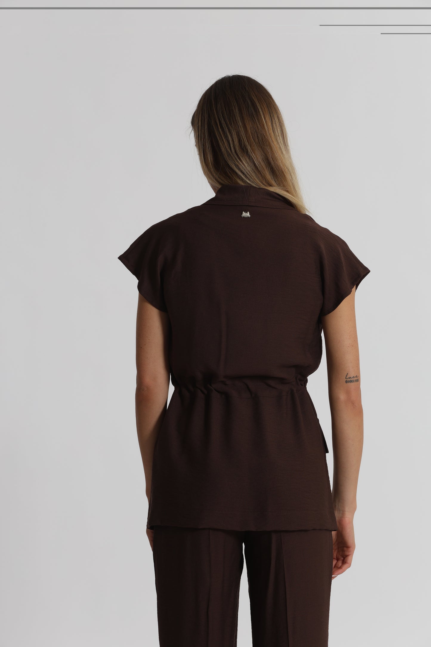 GIACCA CON DETTAGLIO BORCHIE