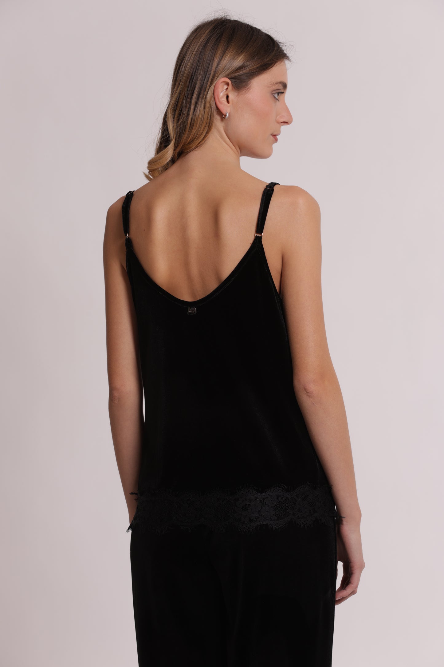TOP IN VELLUTO CON DETTAGLI IN PIZZO