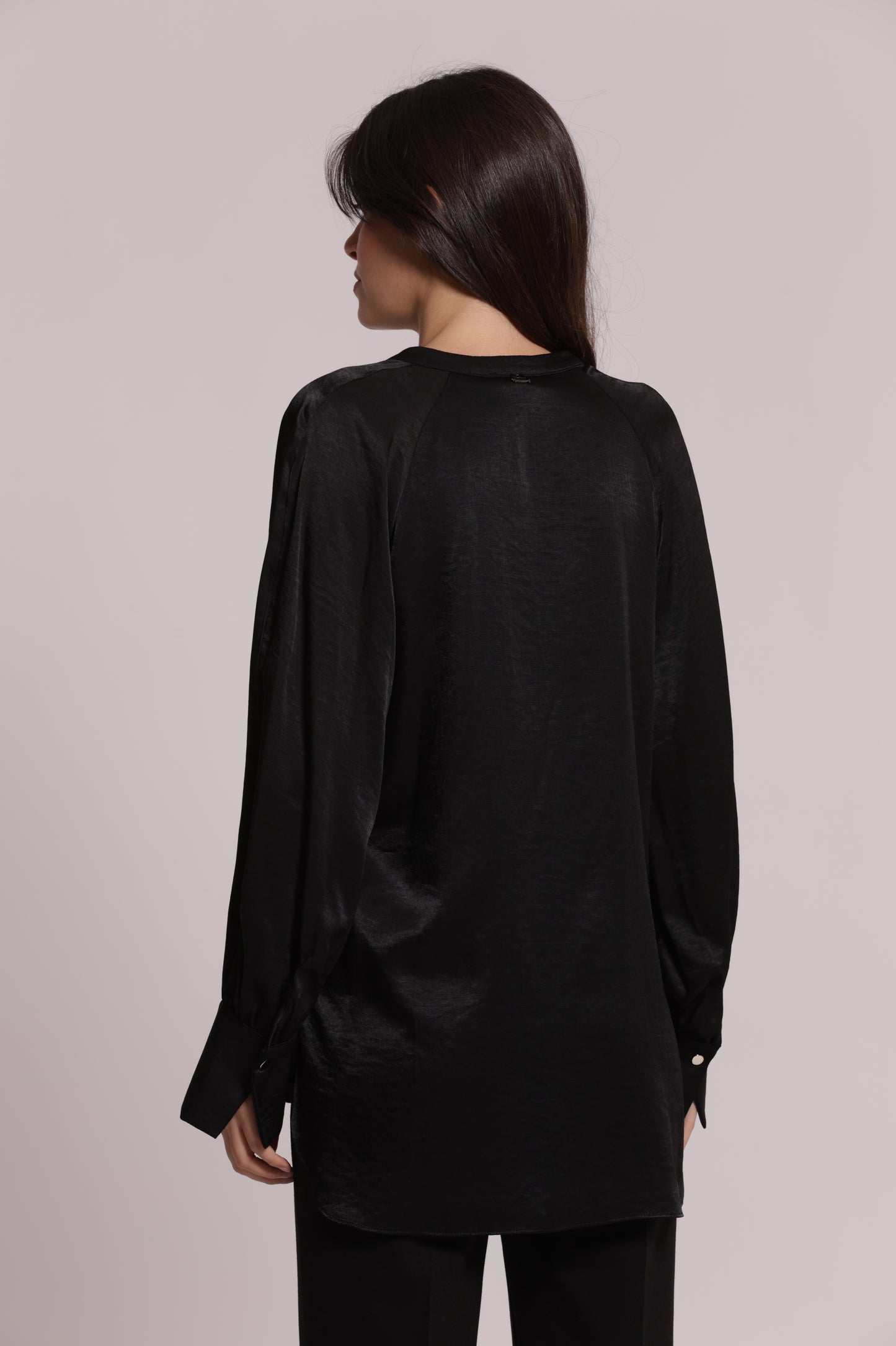 BLUSA SCOLLO A V MANO SETA