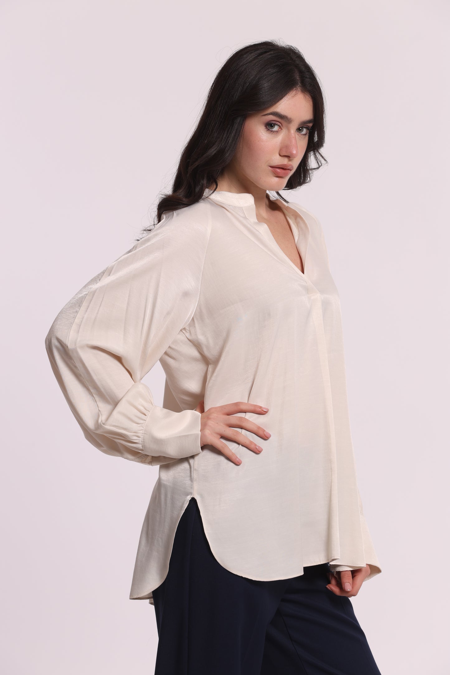 BLUSA SCOLLO A V MANO SETA