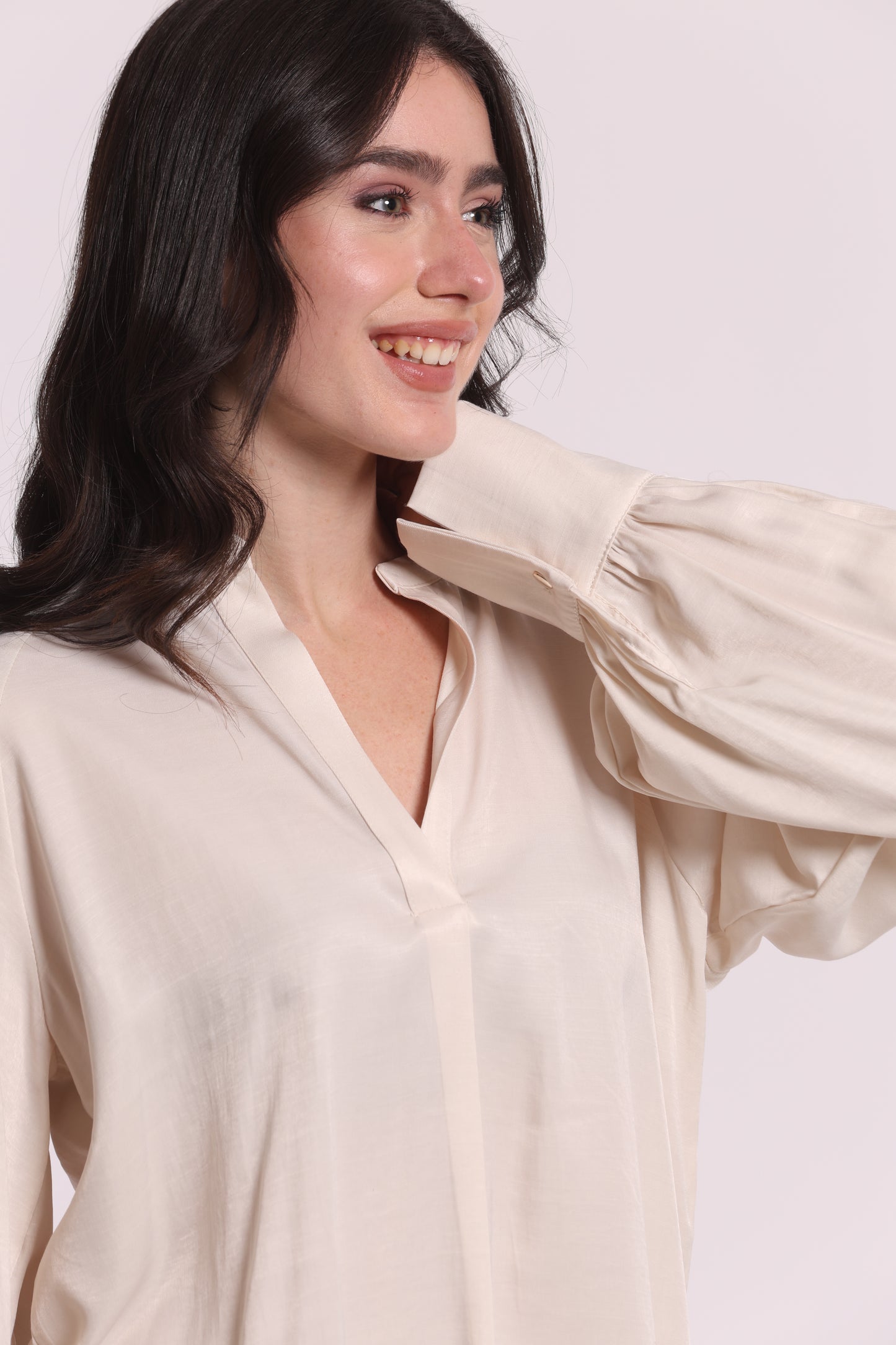 BLUSA SCOLLO A V MANO SETA