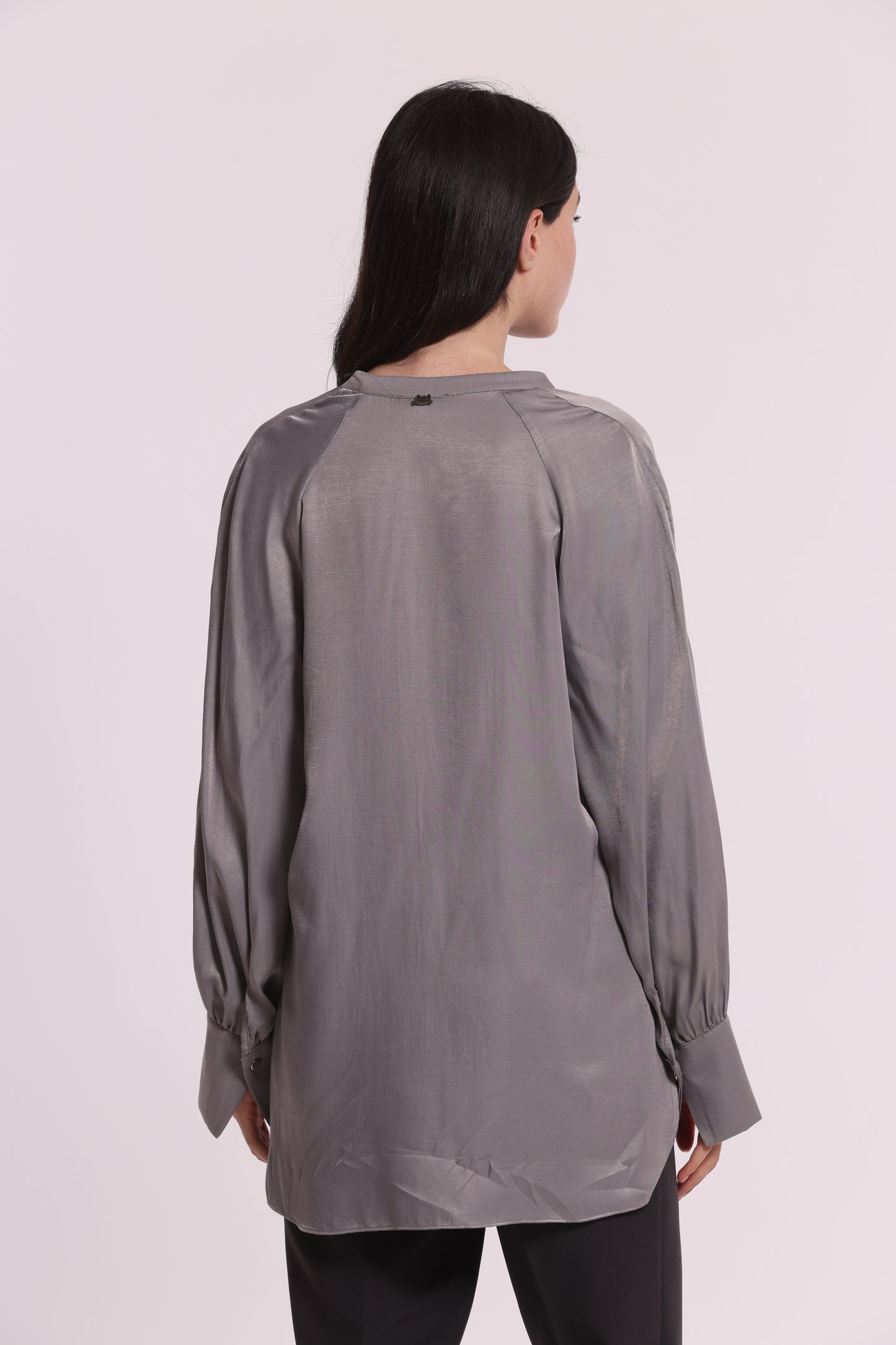 BLUSA SCOLLO A V MANO SETA