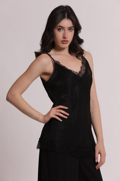 TOP CON DETTAGLI IN PIZZO