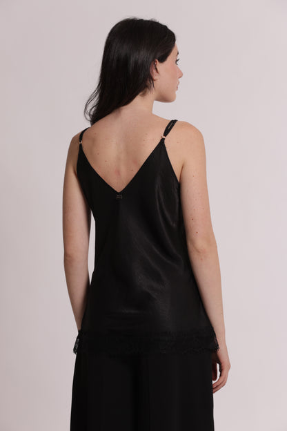 TOP CON DETTAGLI IN PIZZO