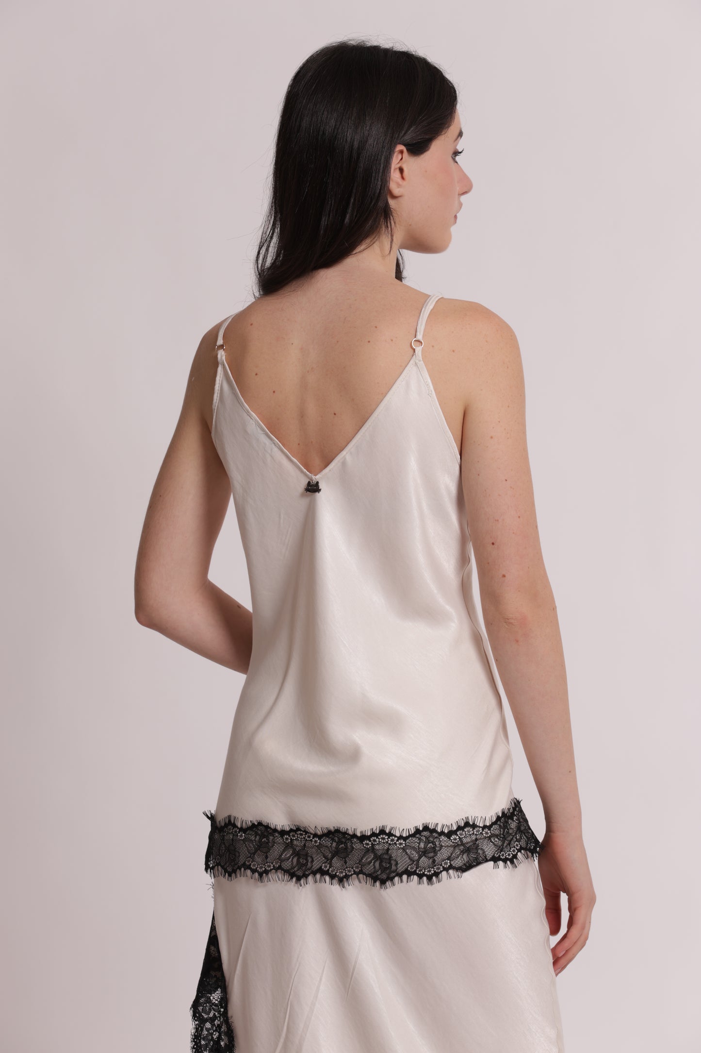 TOP CON DETTAGLI IN PIZZO