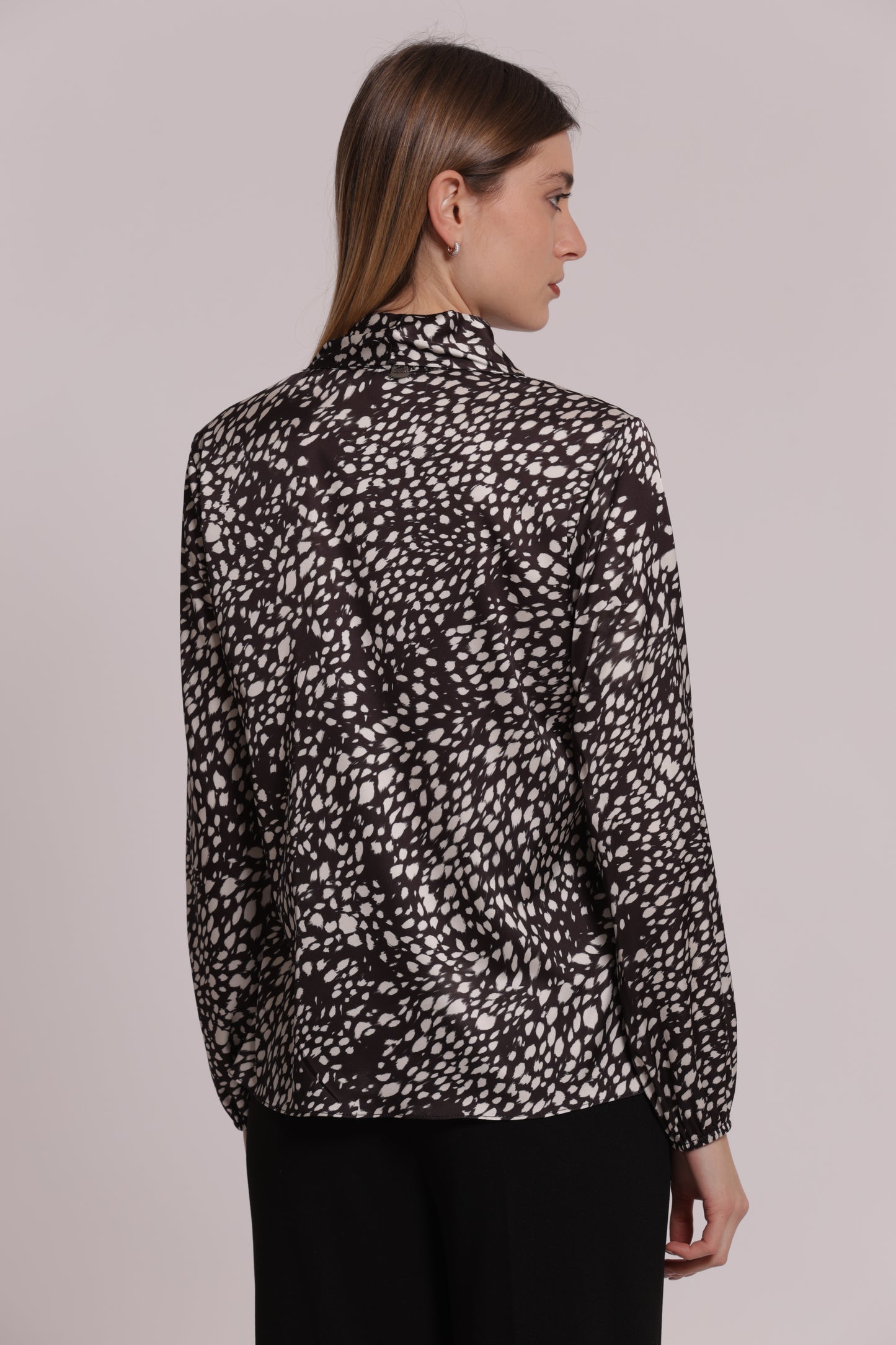 BLUSA SCOLLO A V FANTASIA MACULATO