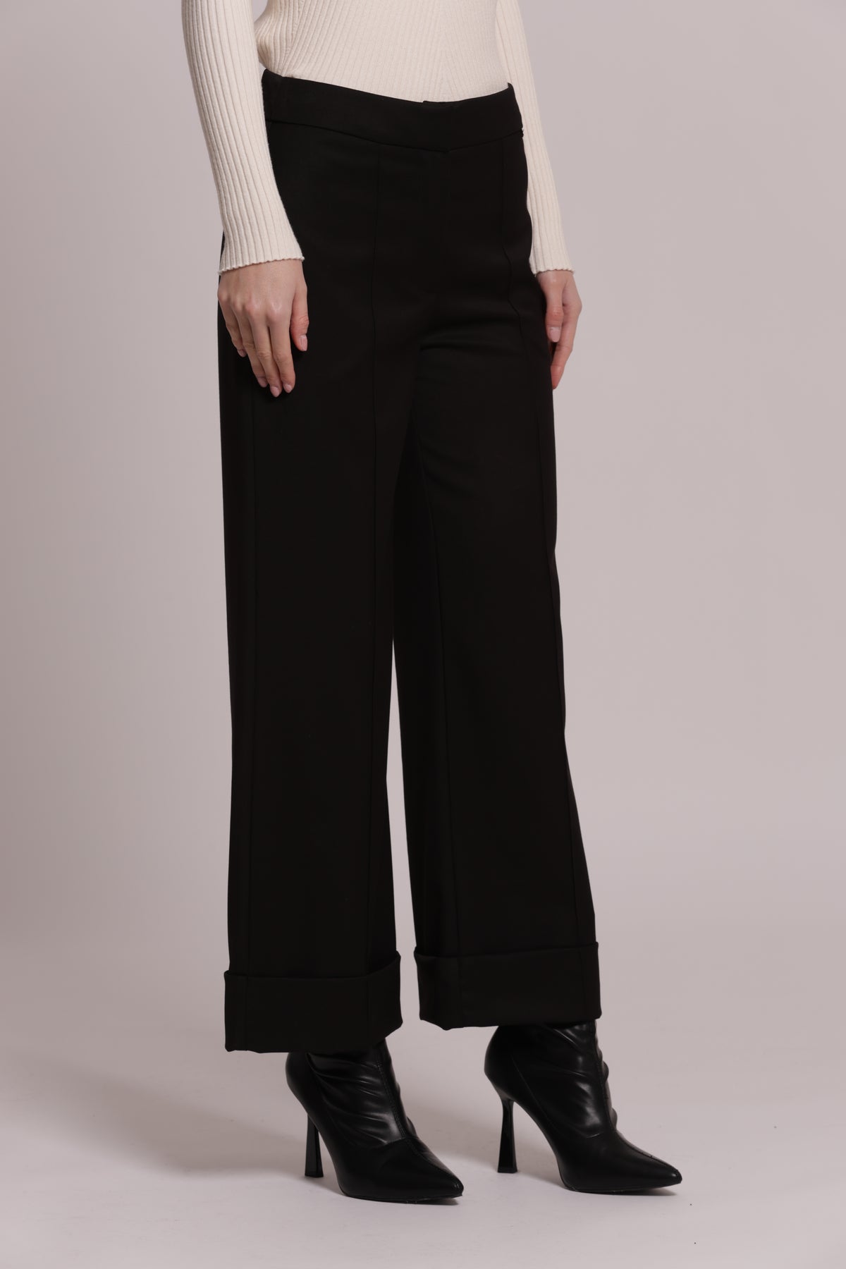 PANTALONE IN VANZ CON RISVOLTO SUL FONDO