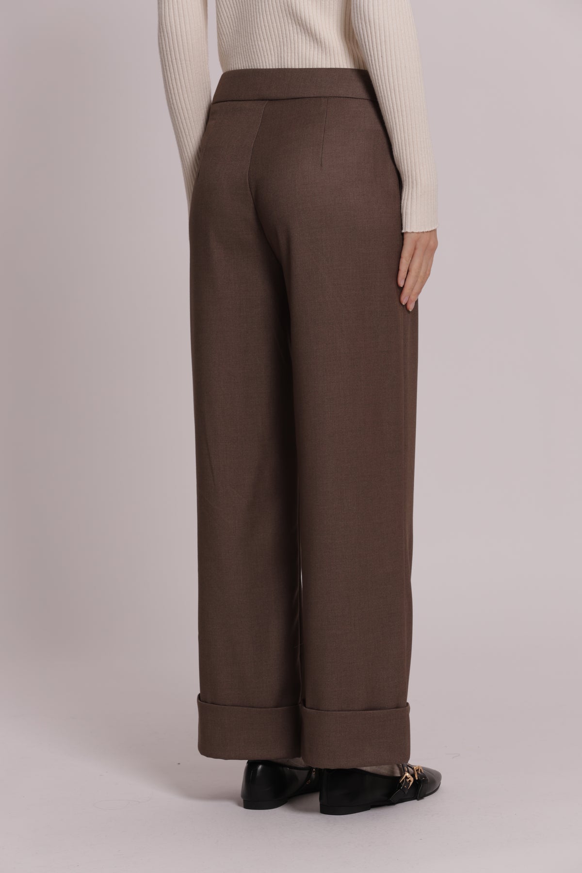 PANTALONE IN VANZ CON RISVOLTO SUL FONDO
