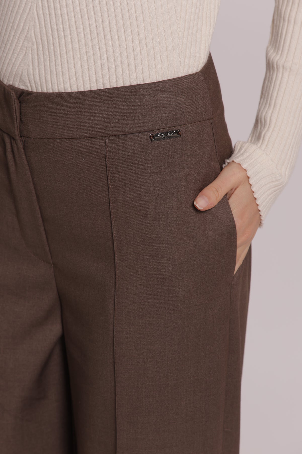 PANTALONE IN VANZ CON RISVOLTO SUL FONDO