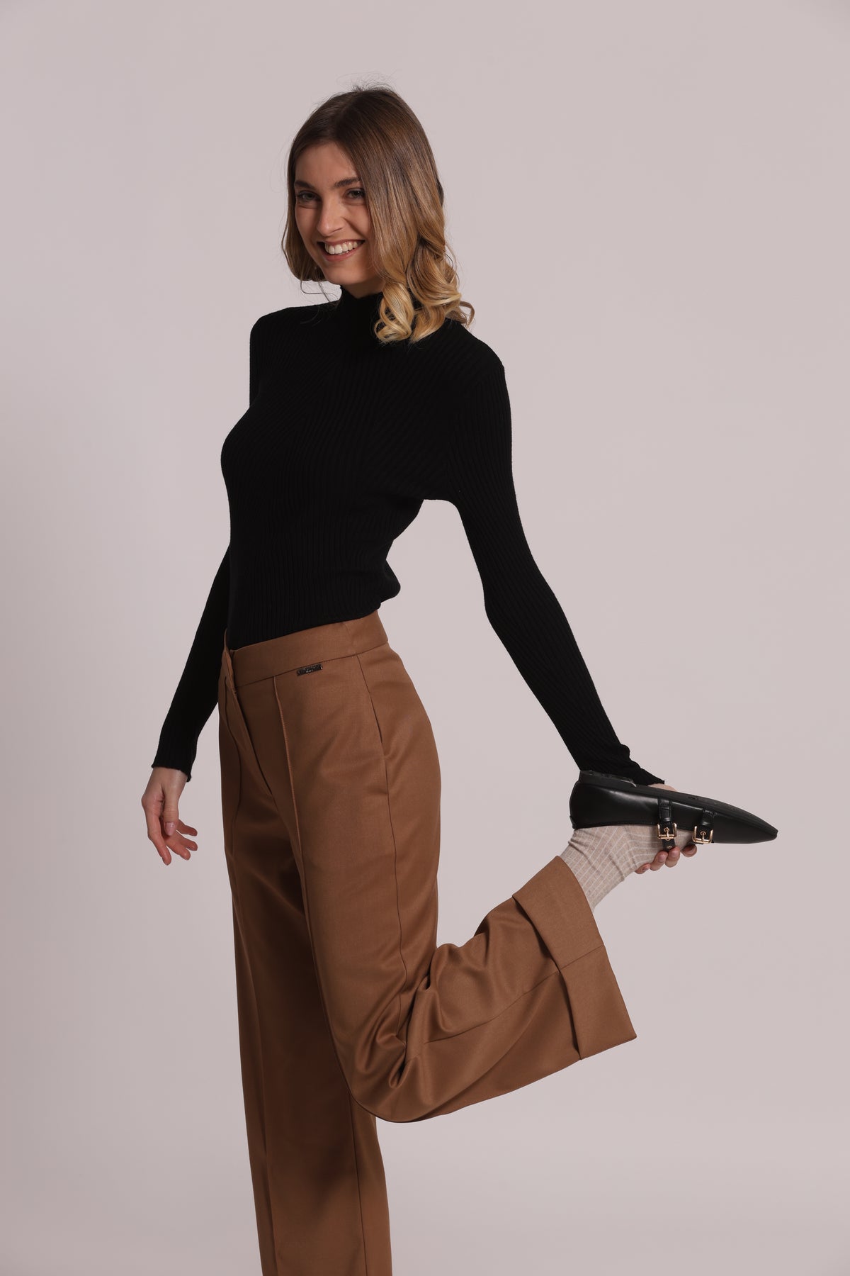 PANTALONE IN VANZ CON RISVOLTO SUL FONDO