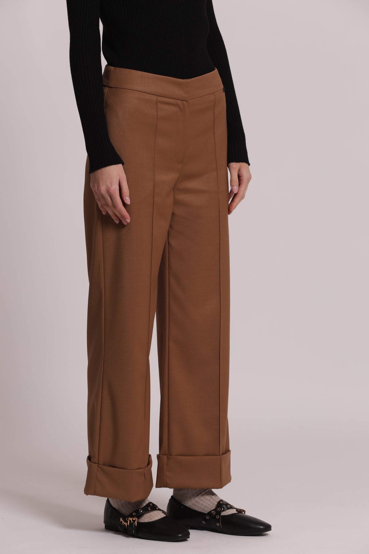 PANTALONE IN VANZ CON RISVOLTO SUL FONDO