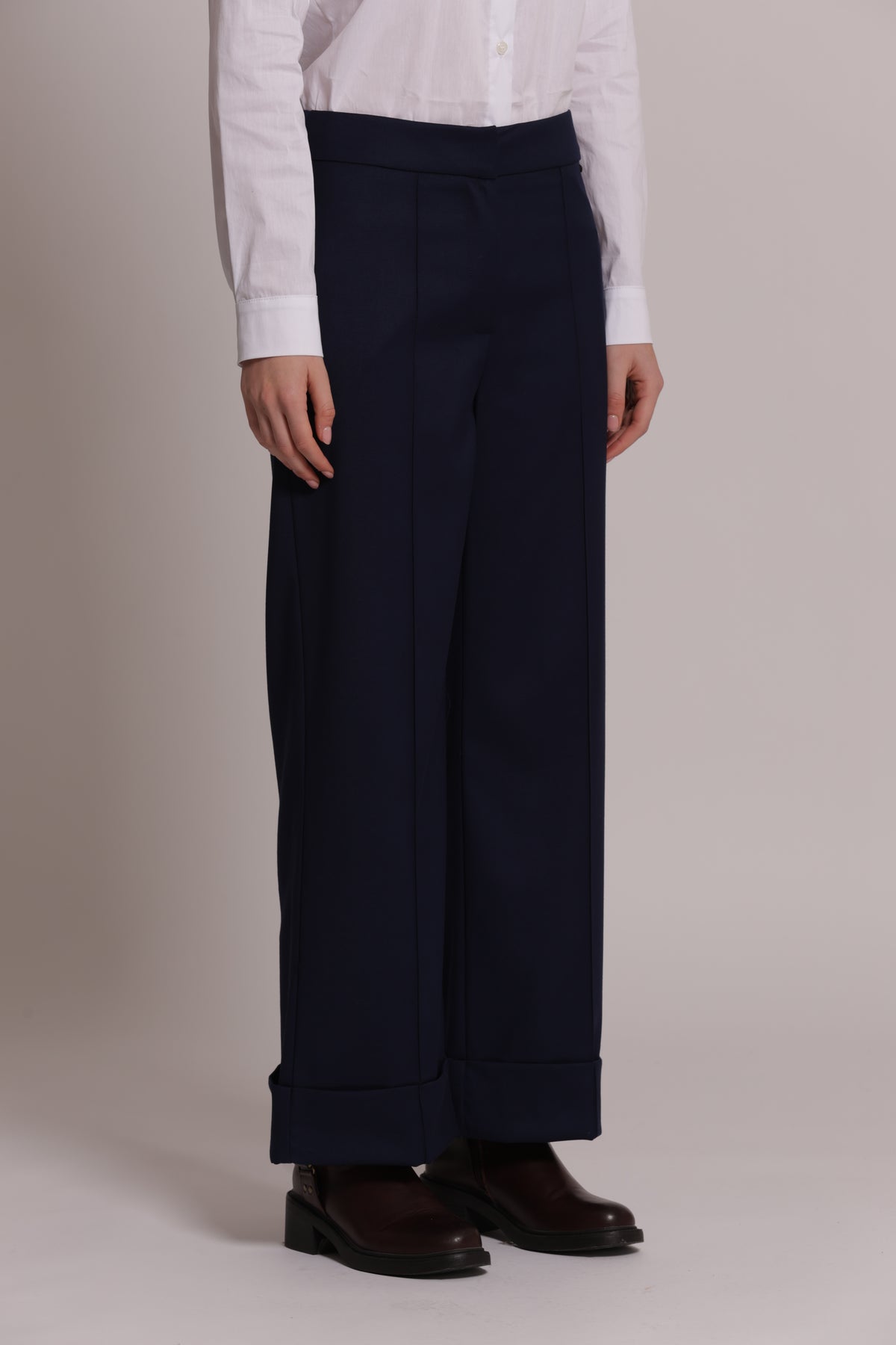 PANTALONE IN VANZ CON RISVOLTO SUL FONDO