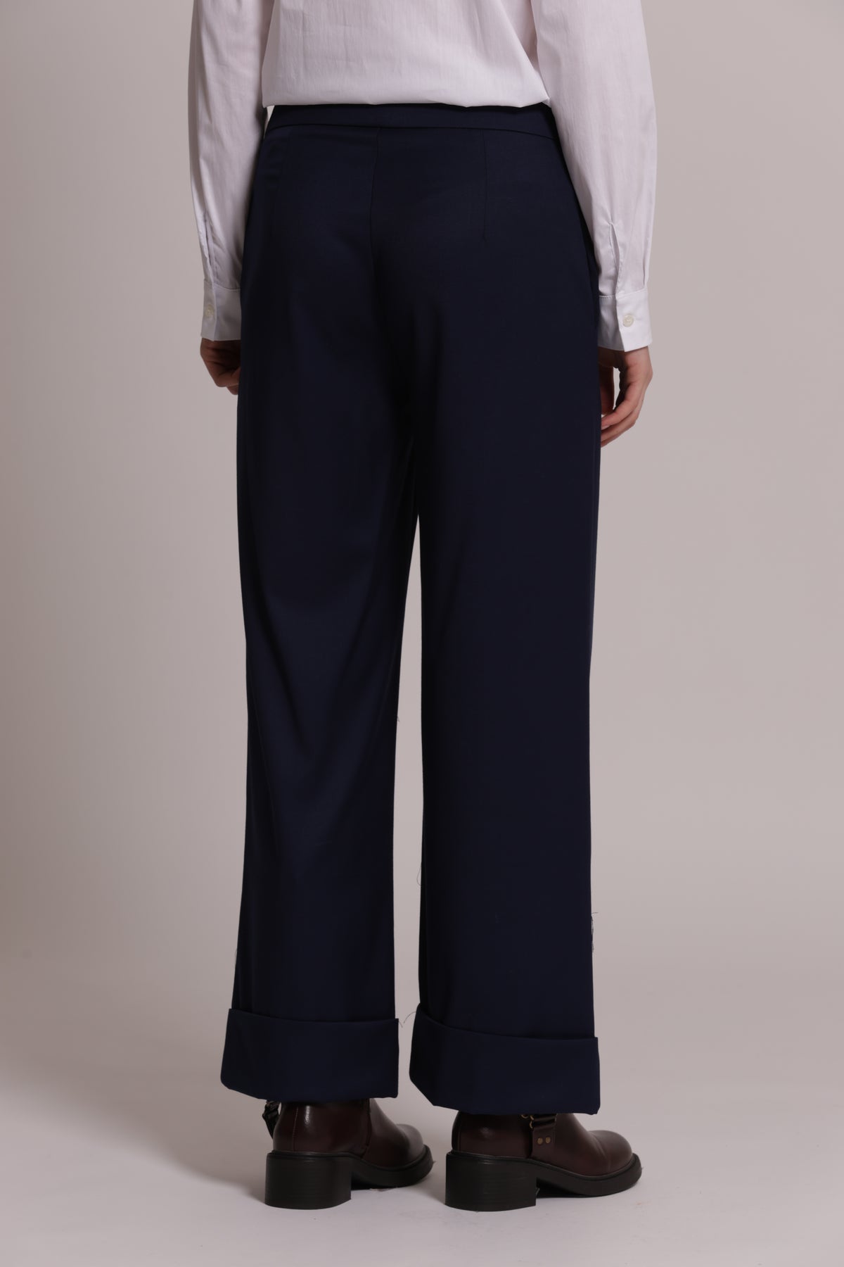 PANTALONE IN VANZ CON RISVOLTO SUL FONDO