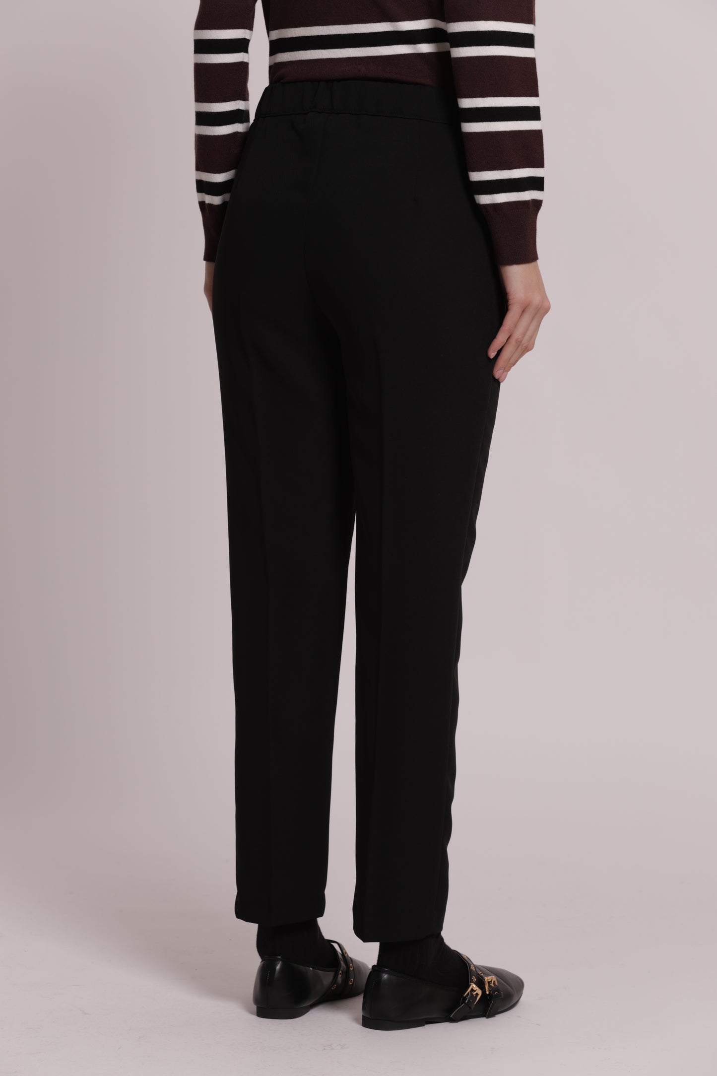 PANTALONE SIGARETTA CON ELASTICO DIETRO