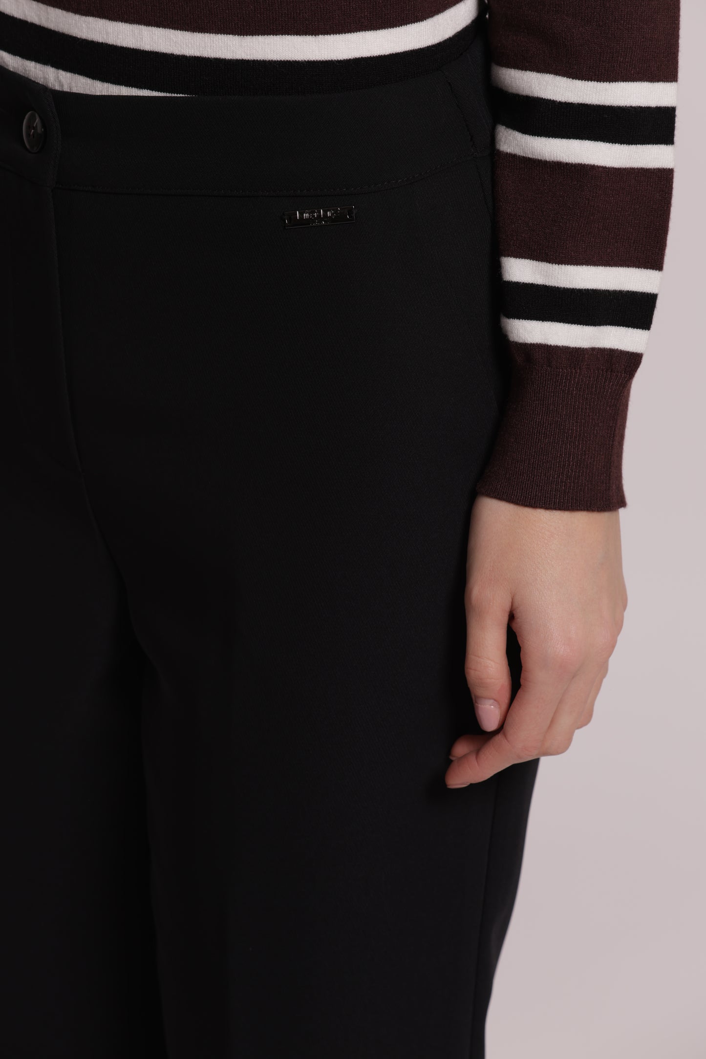 PANTALONE SIGARETTA CON ELASTICO DIETRO