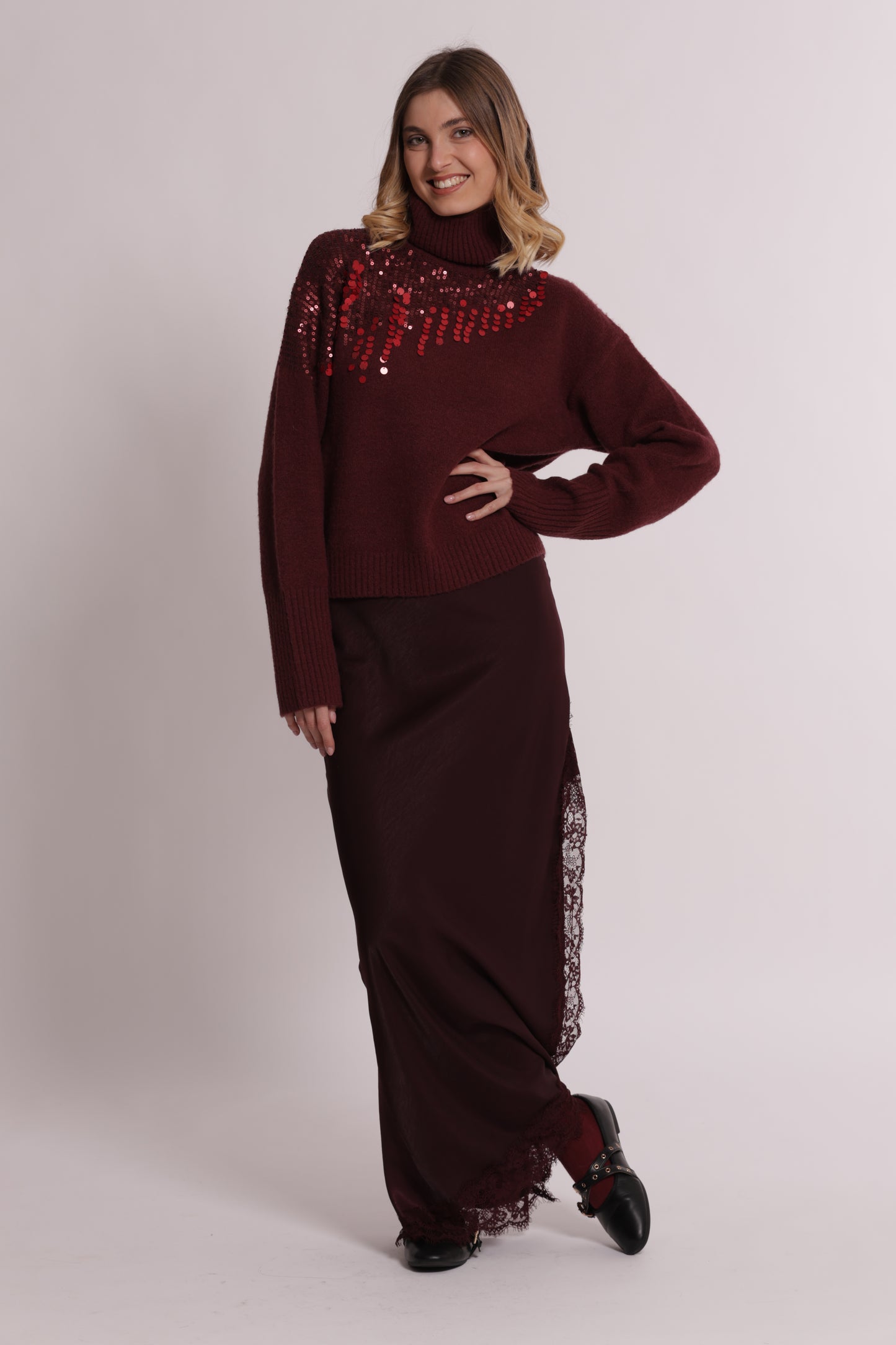 GONNA MIDI CON SPACCO E BORDO IN PIZZO