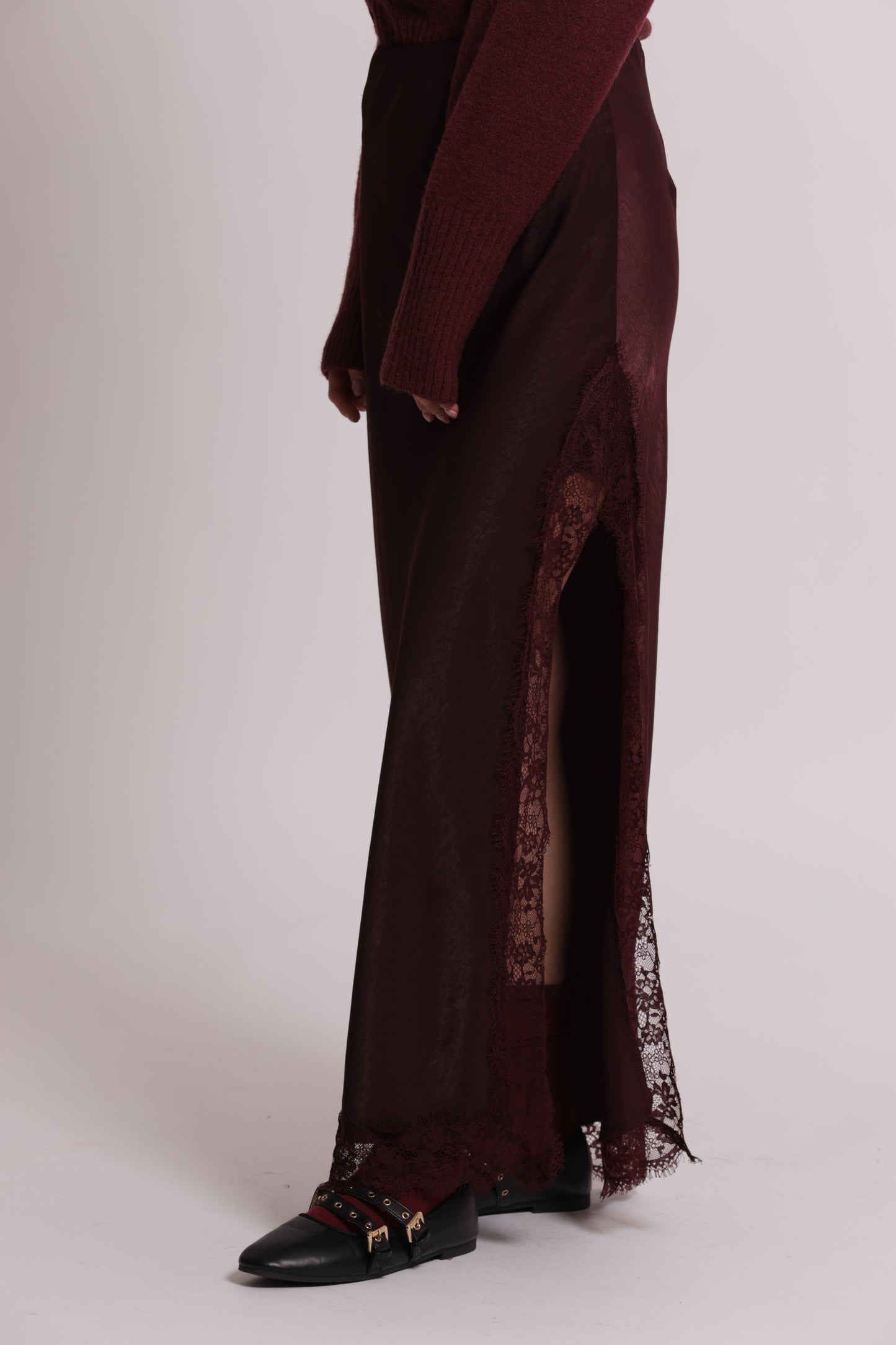 GONNA MIDI CON SPACCO E BORDO IN PIZZO