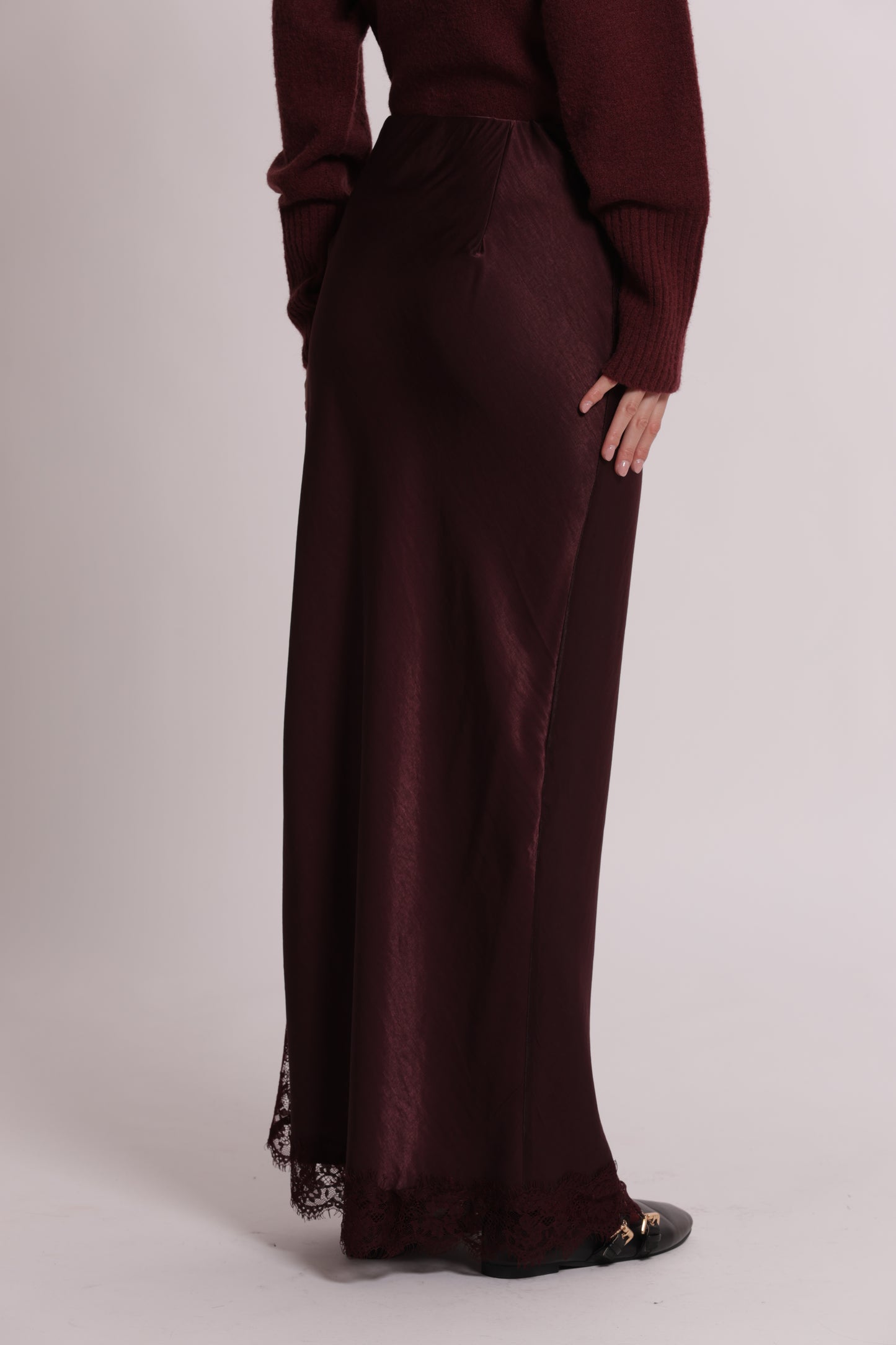 GONNA MIDI CON SPACCO E BORDO IN PIZZO