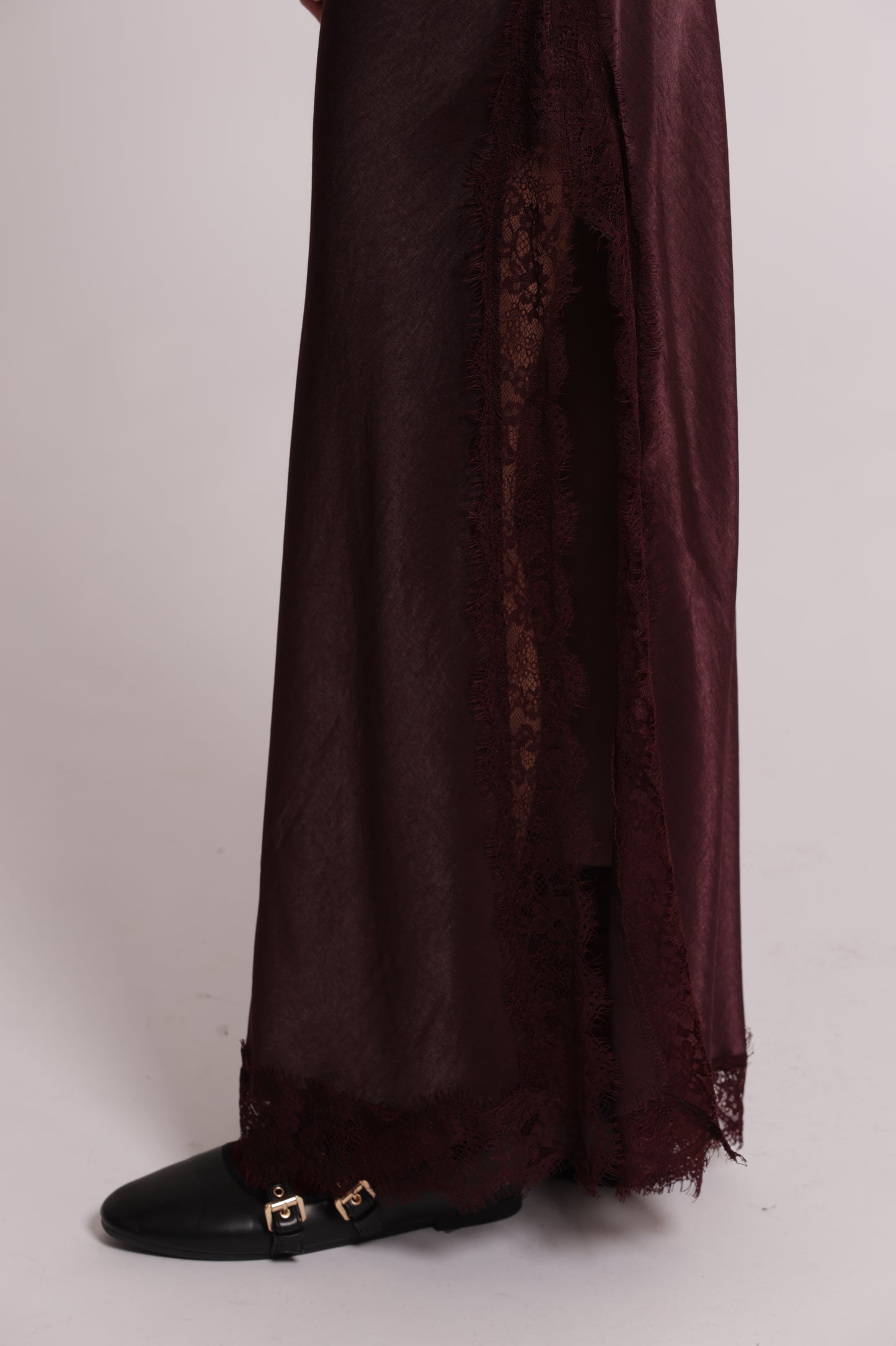 GONNA MIDI CON SPACCO E BORDO IN PIZZO