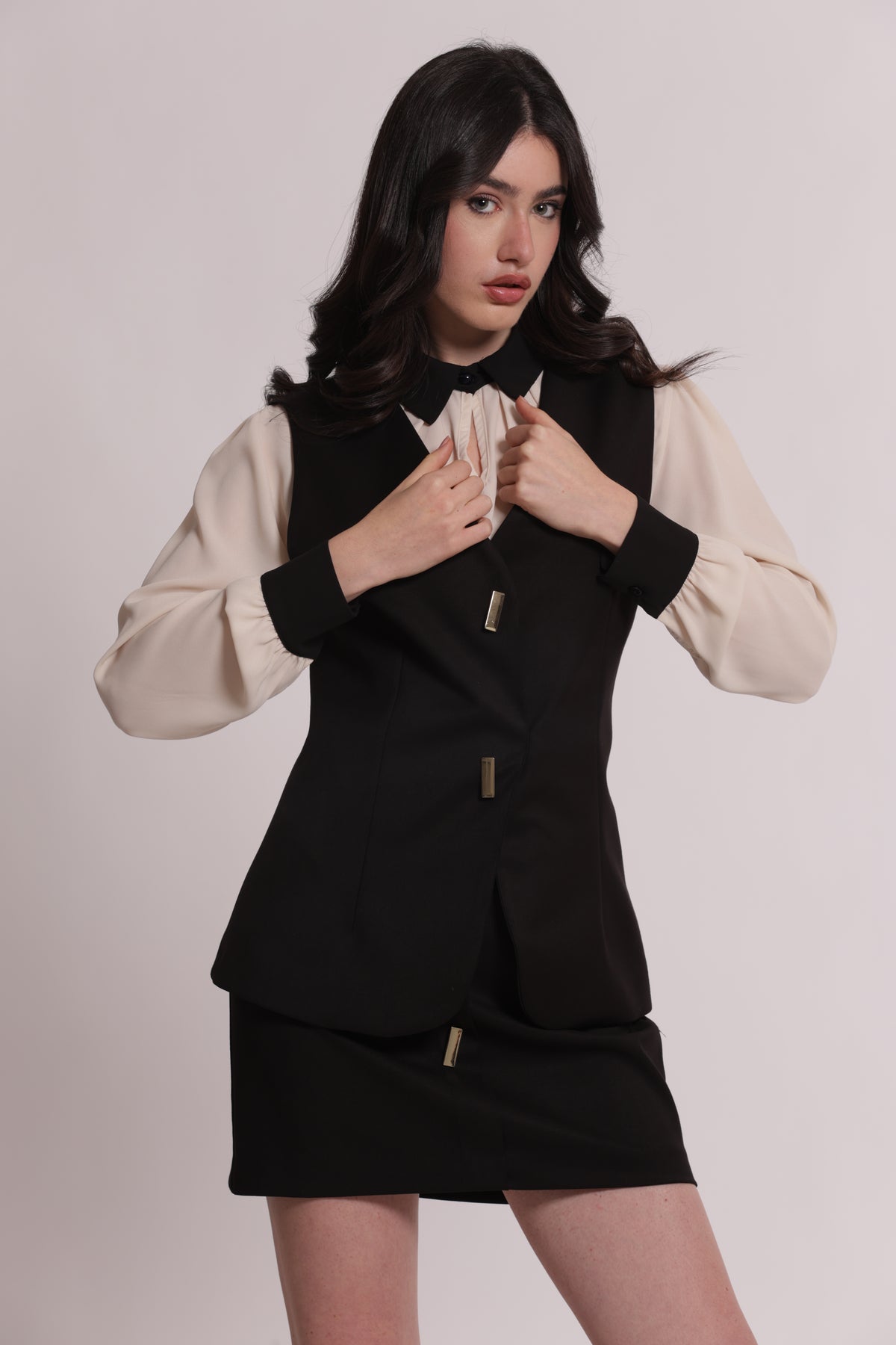 GILET CON BOTTONI METALLICI