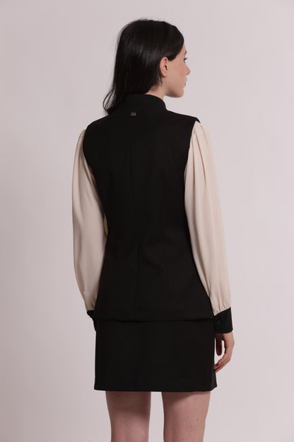 GILET CON BOTTONI METALLICI