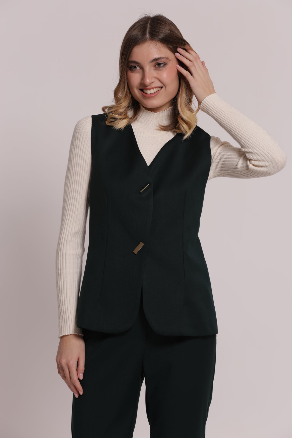 GILET CON BOTTONI METALLICI