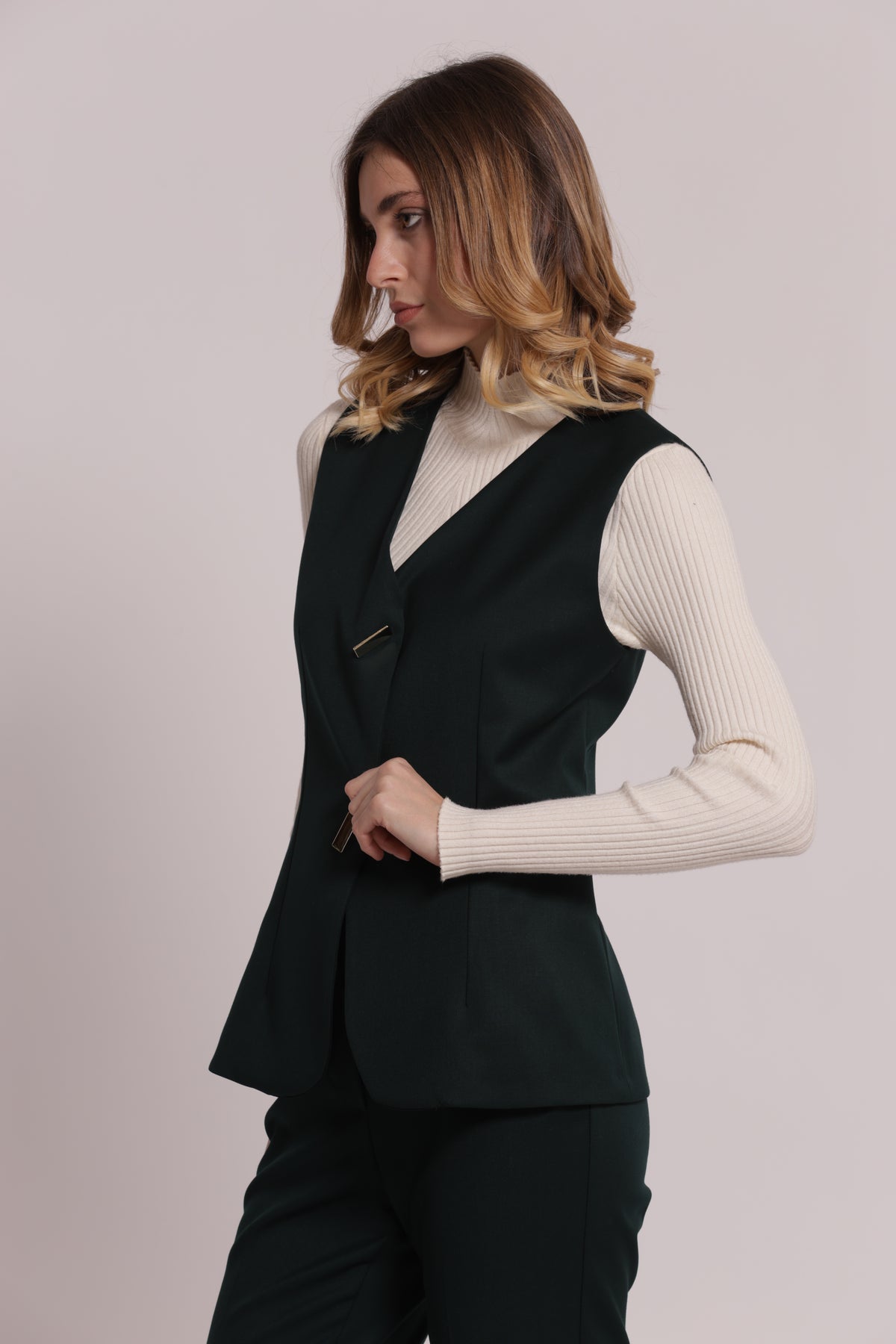 GILET CON BOTTONI METALLICI