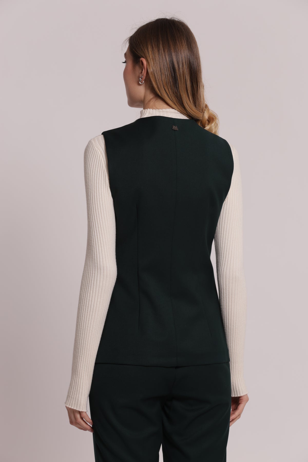 GILET CON BOTTONI METALLICI