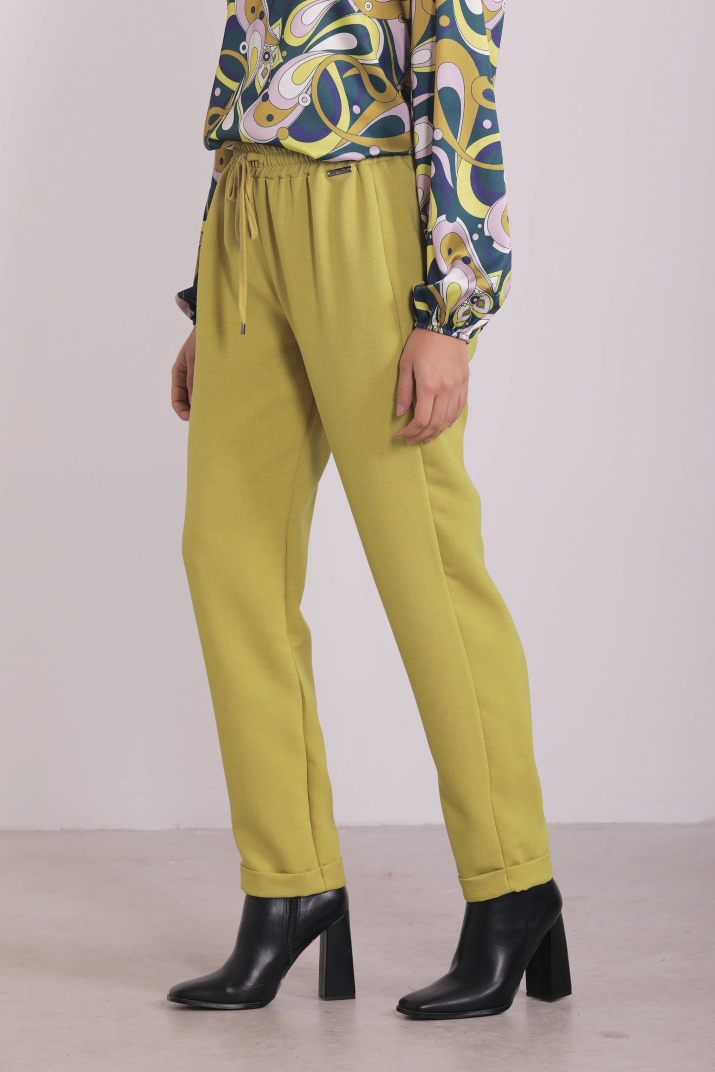 PANTALONE JOGGER IN TESSUTO FIAMMATO