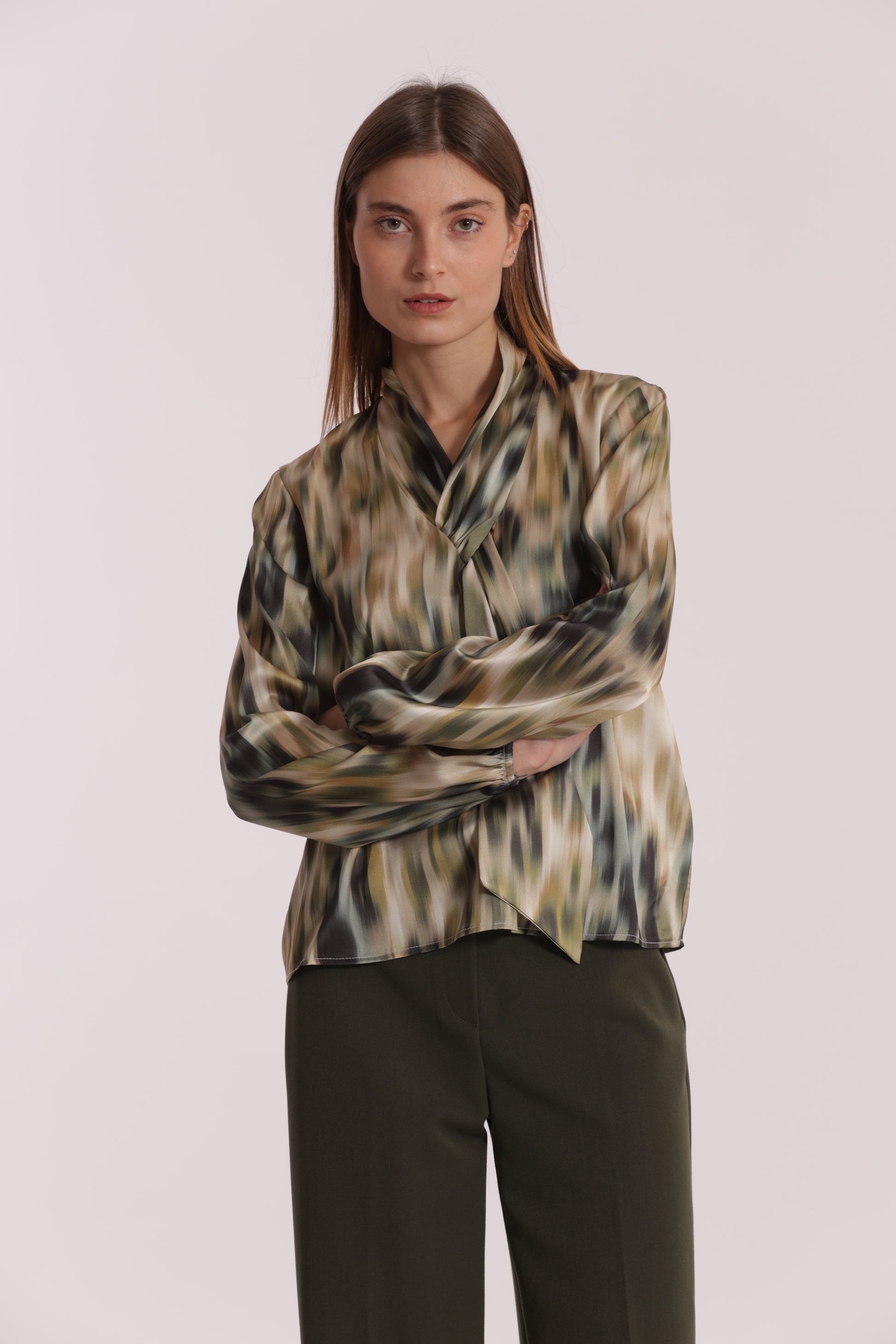 BLUSA CON CRAVATTINO FANTASIA FUSION