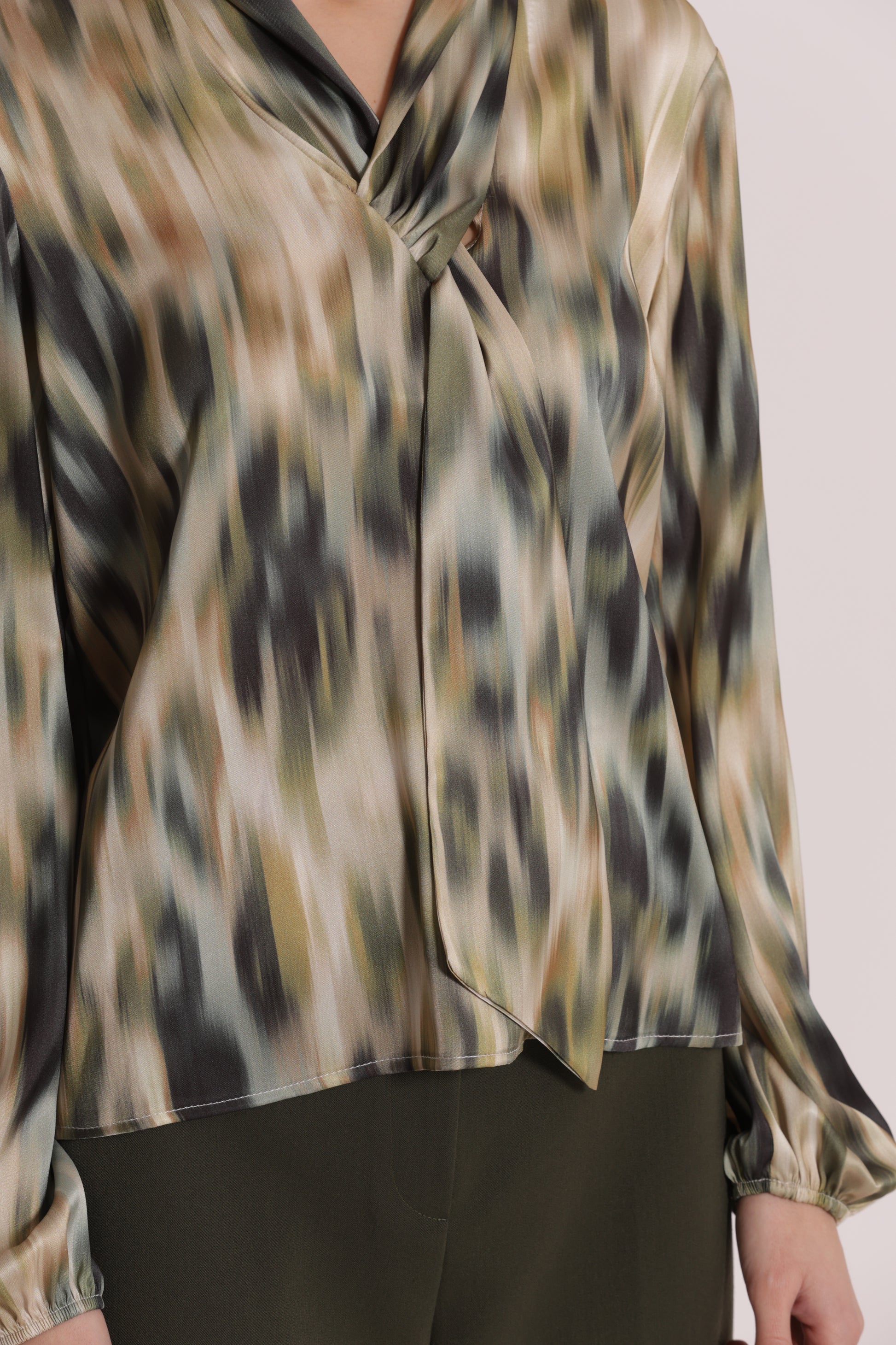BLUSA CON CRAVATTINO FANTASIA FUSION