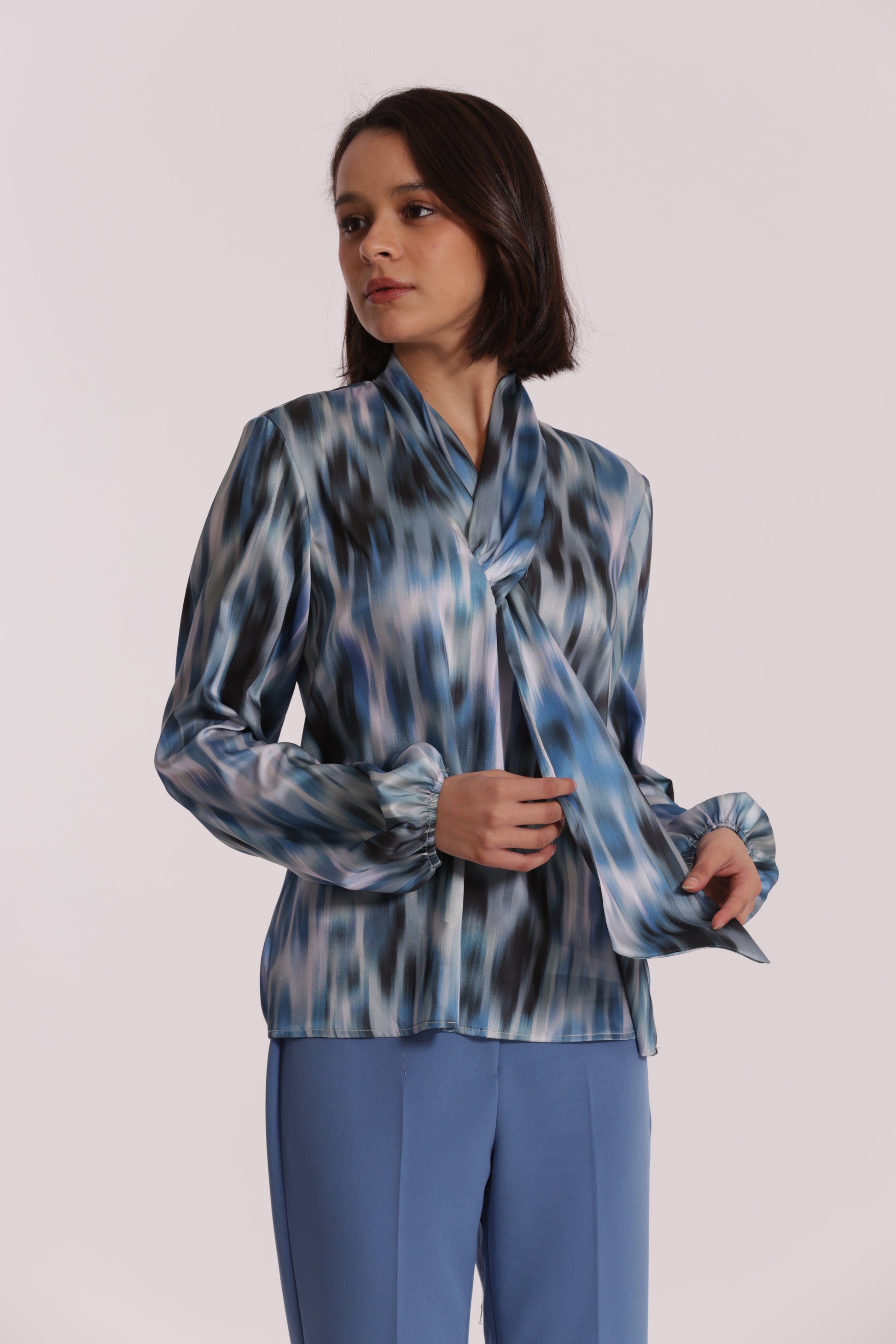 BLUSA CON CRAVATTINO FANTASIA FUSION