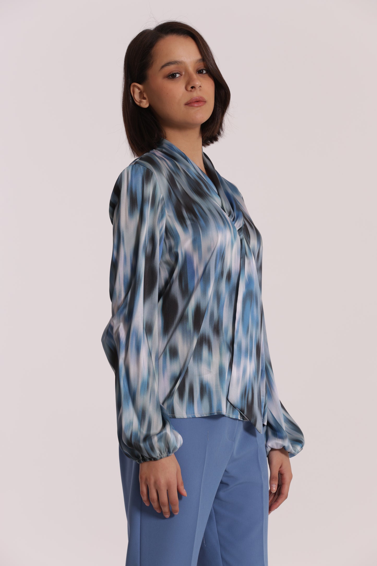 BLUSA CON CRAVATTINO FANTASIA FUSION