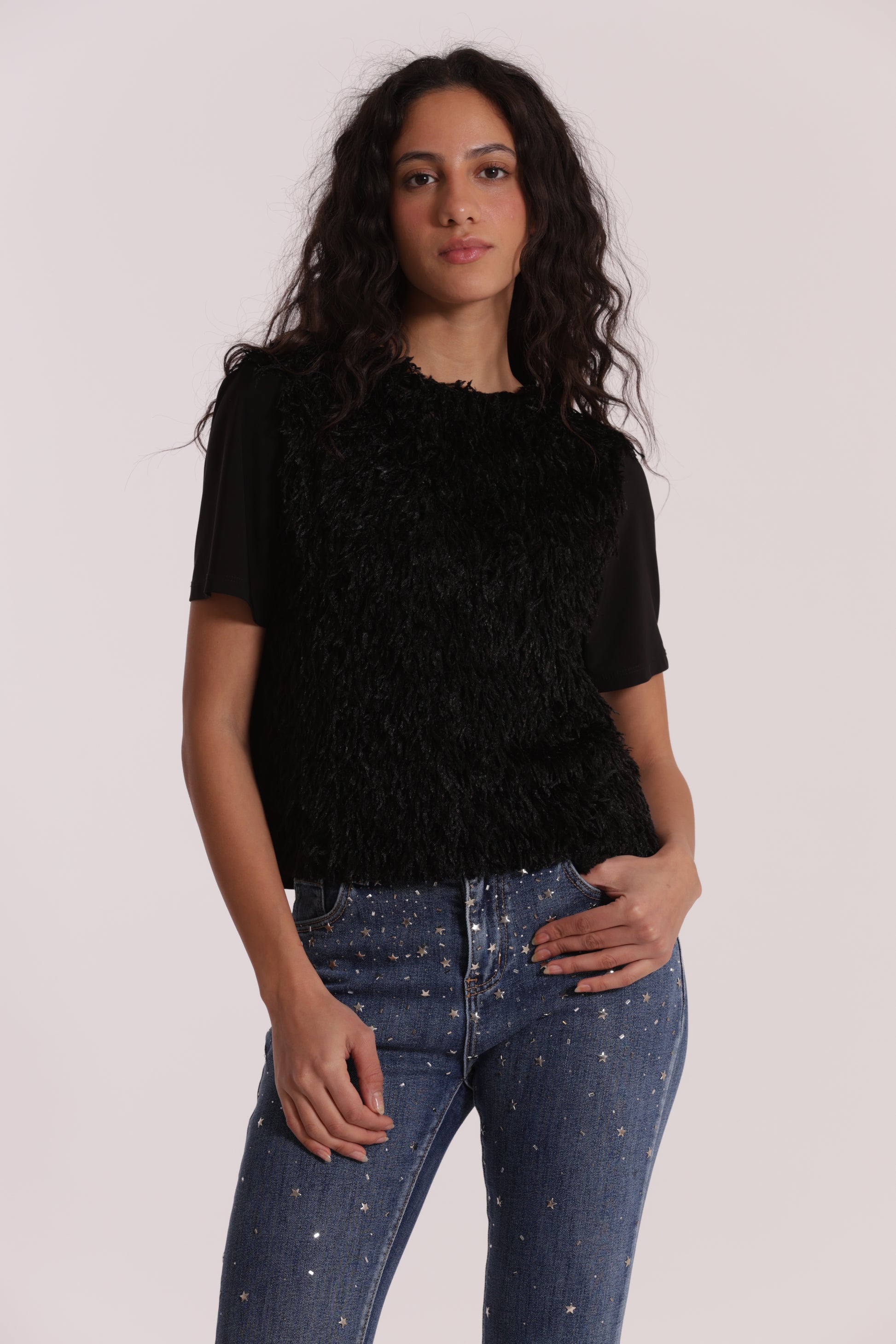 T-SHIRT CON FRANGE INCRESPATE