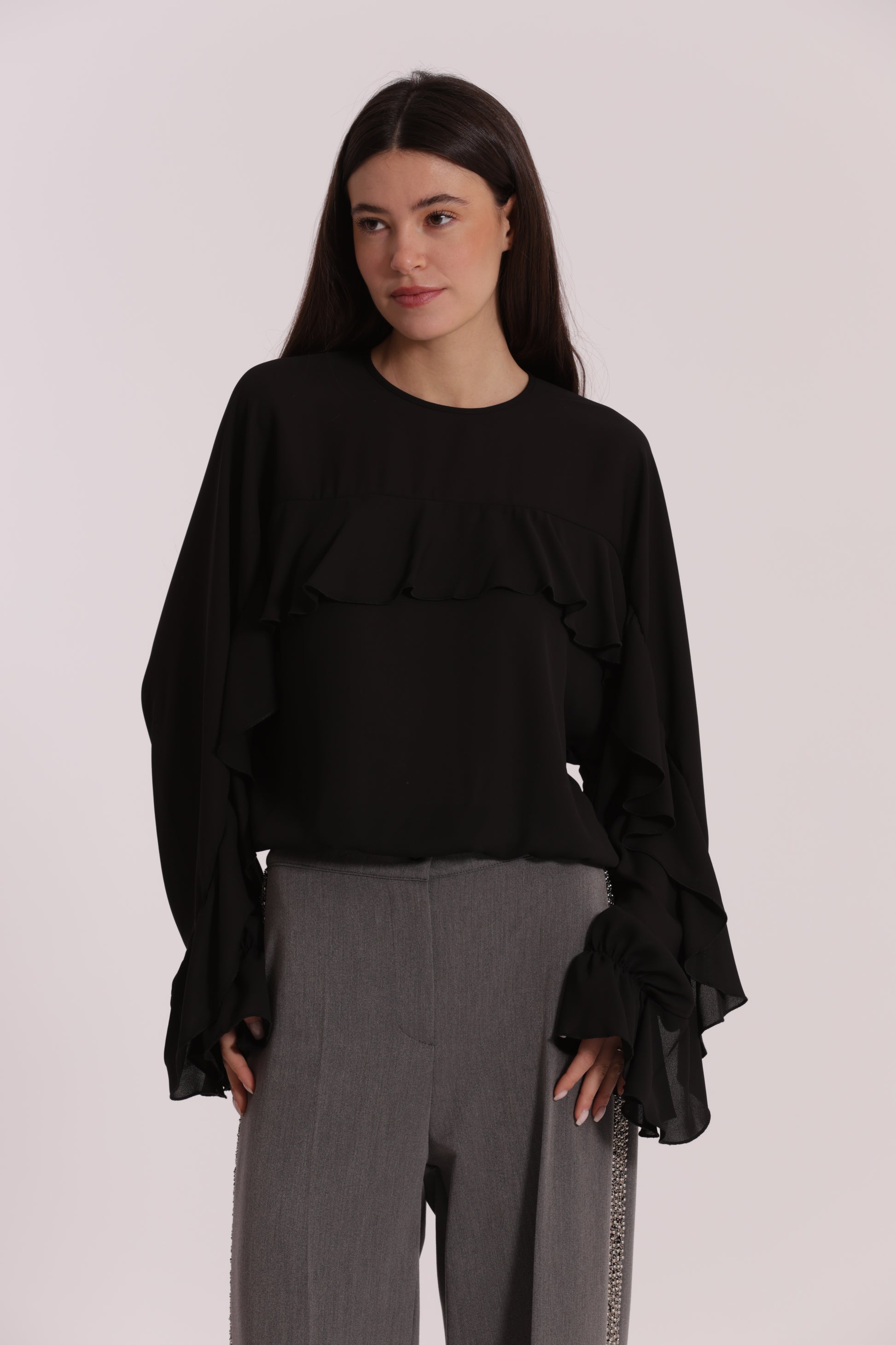 BLUSA CON ROUCHES