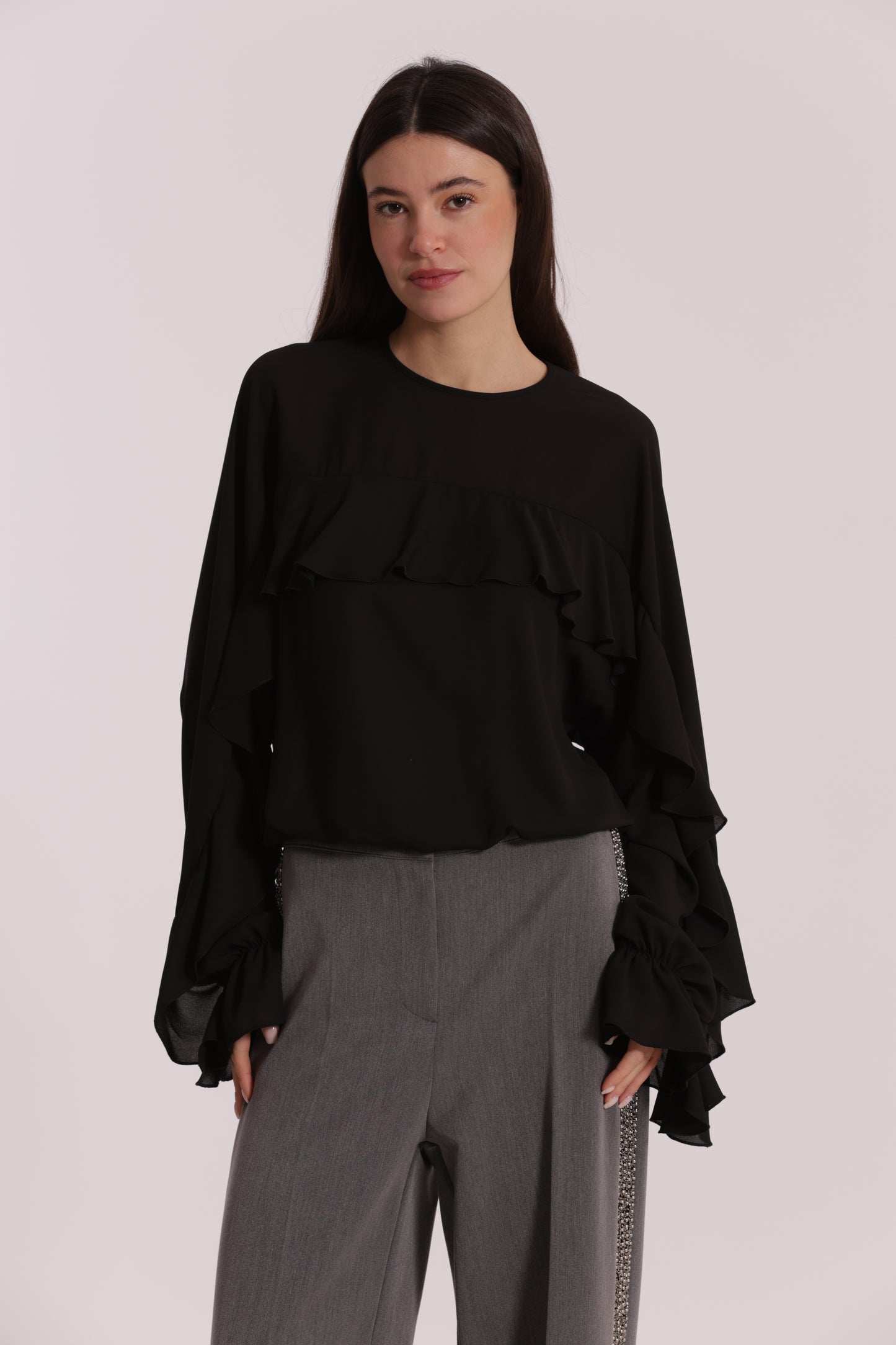 BLUSA CON ROUCHES