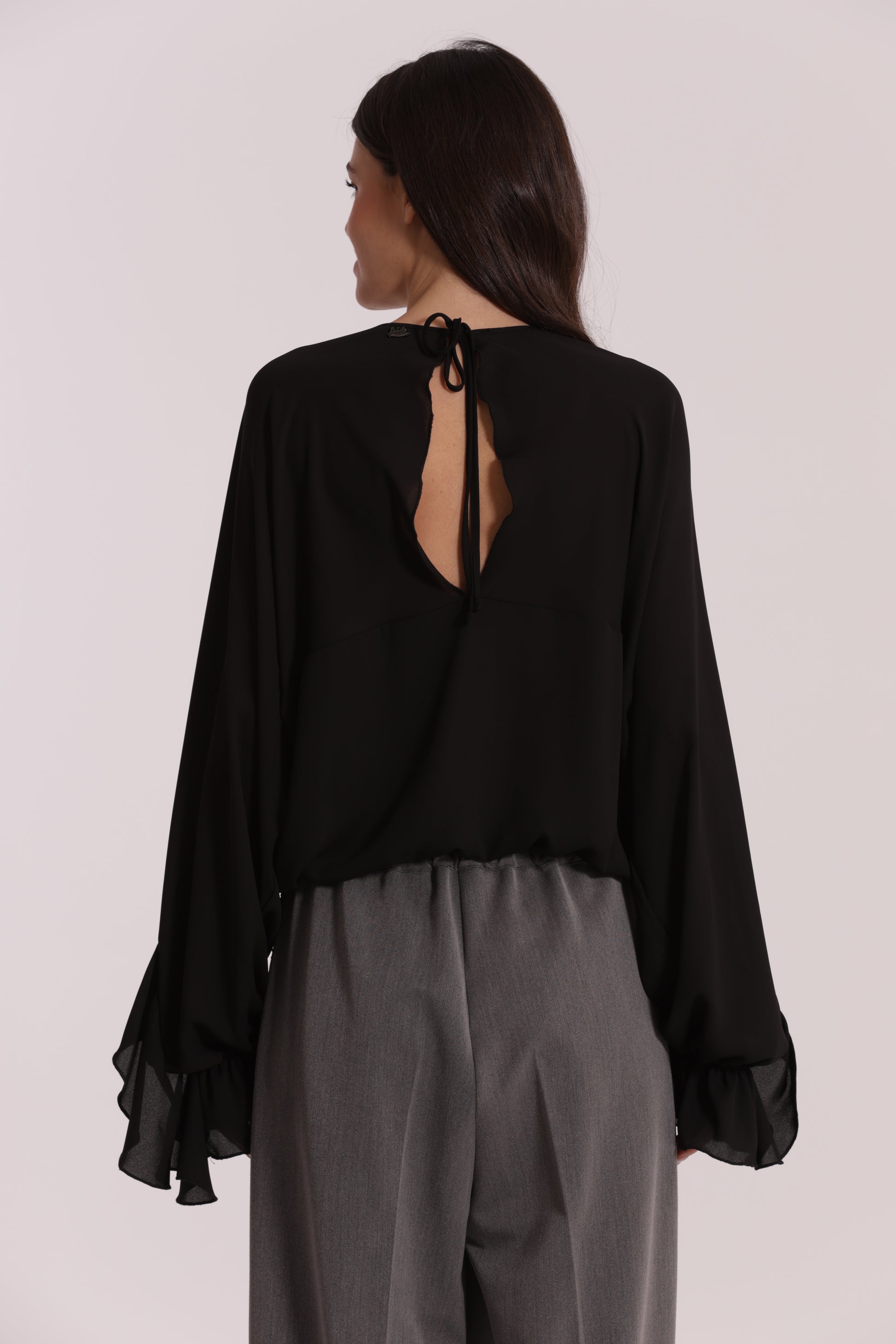 BLUSA CON ROUCHES