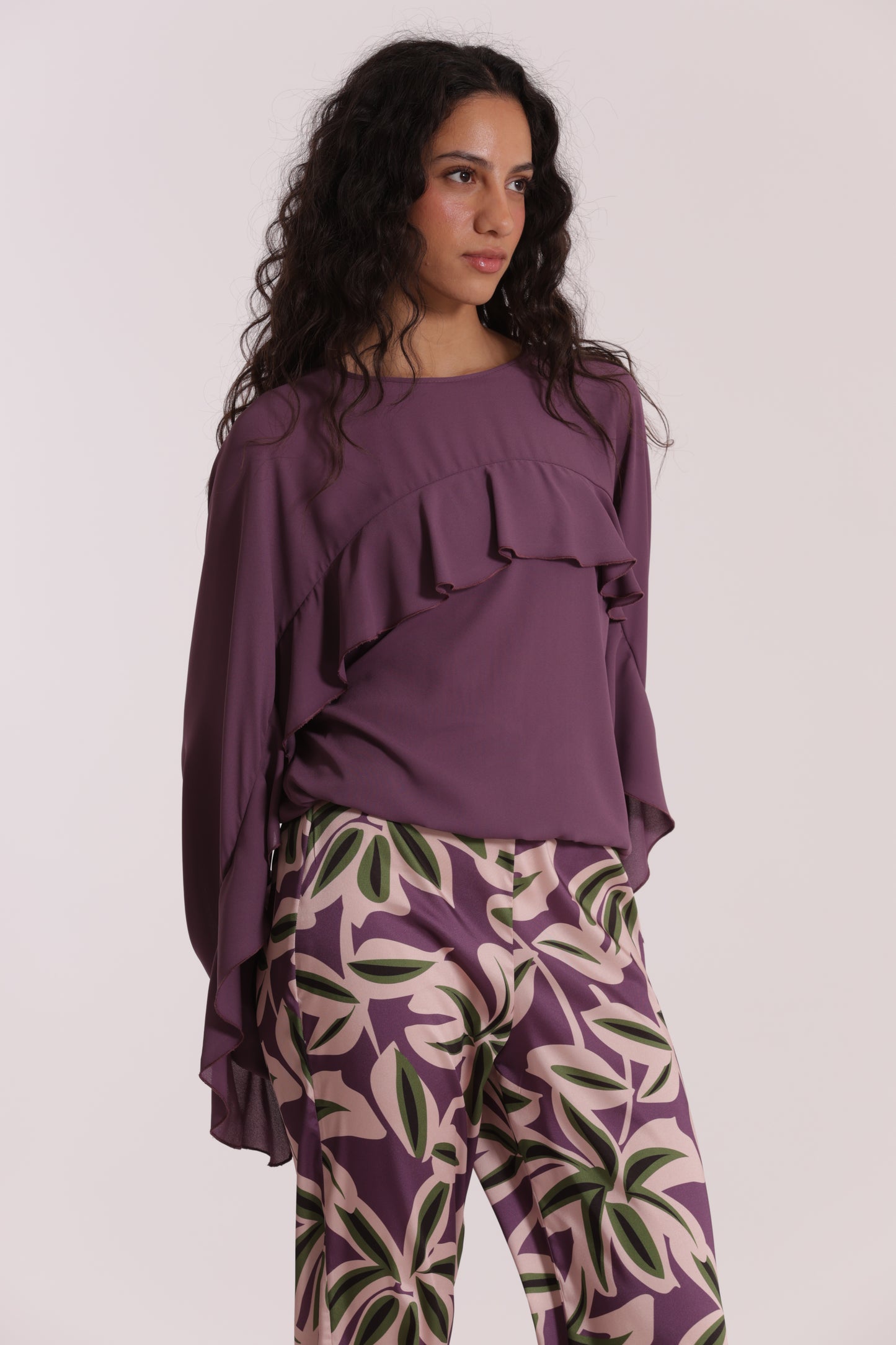 BLUSA CON ROUCHES